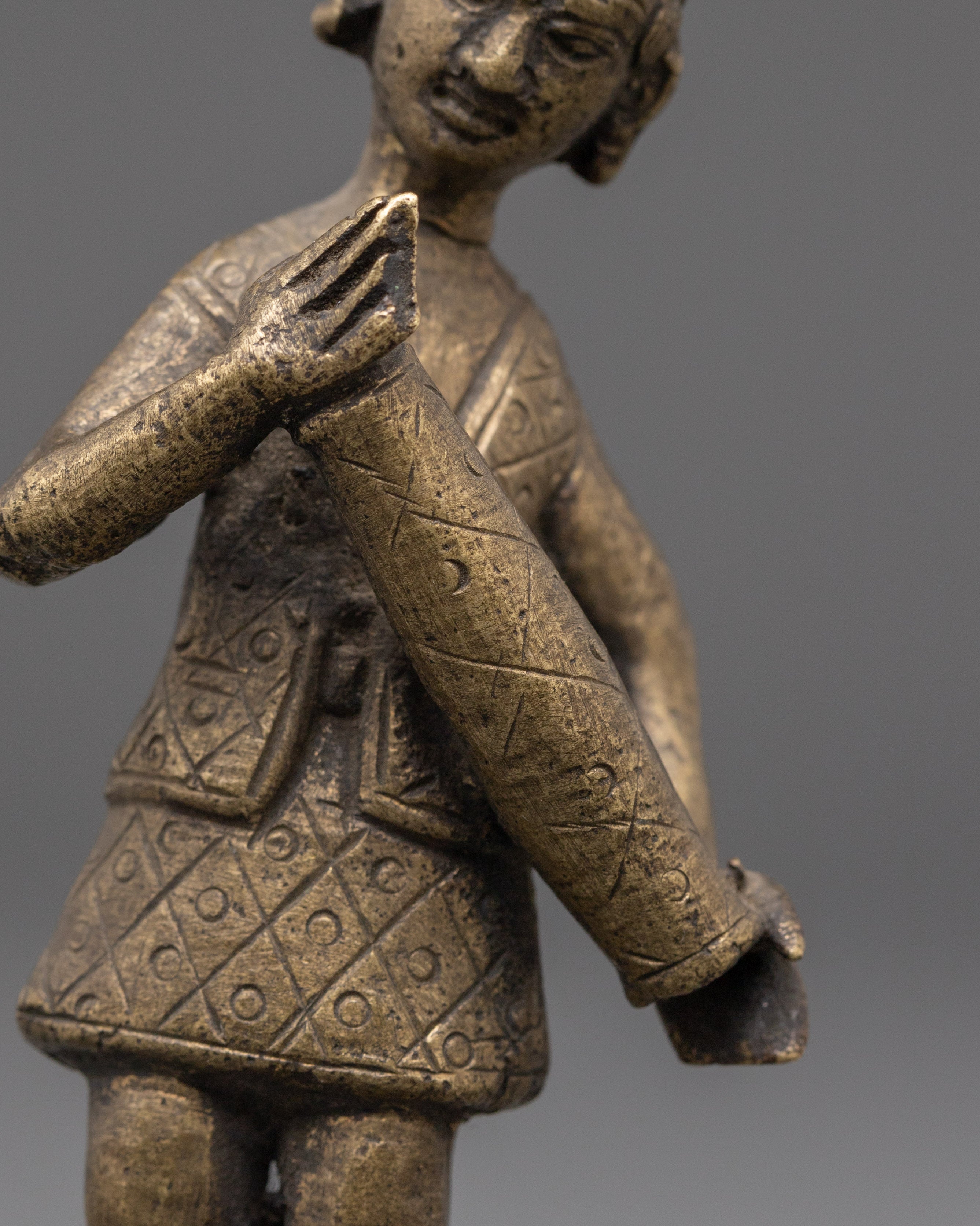 Musical Statue for Decor | Elegant Brass Figurine of Musician