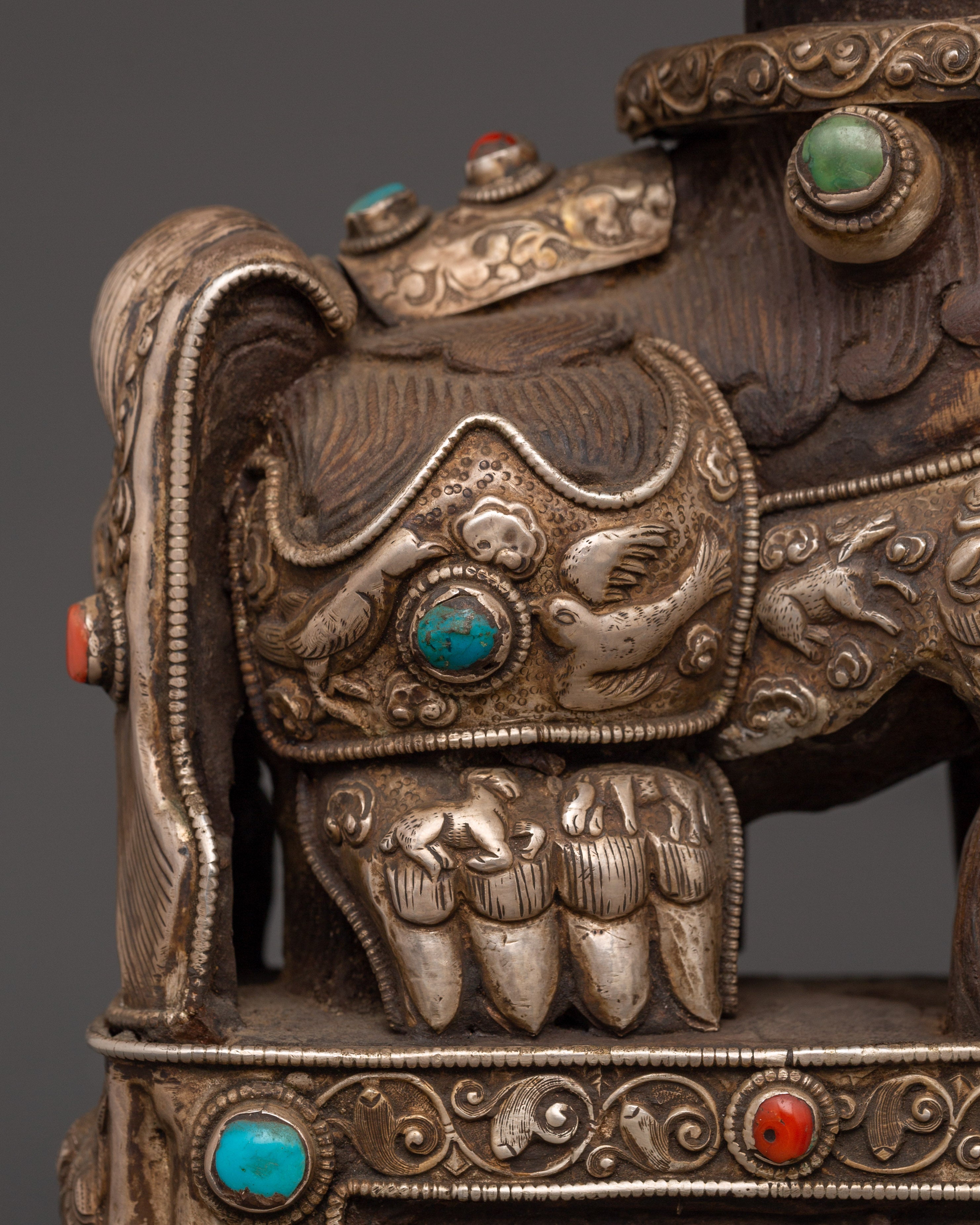 Tibetan Snow Lion Statue Set | Spiritual Decor with Antique Finish