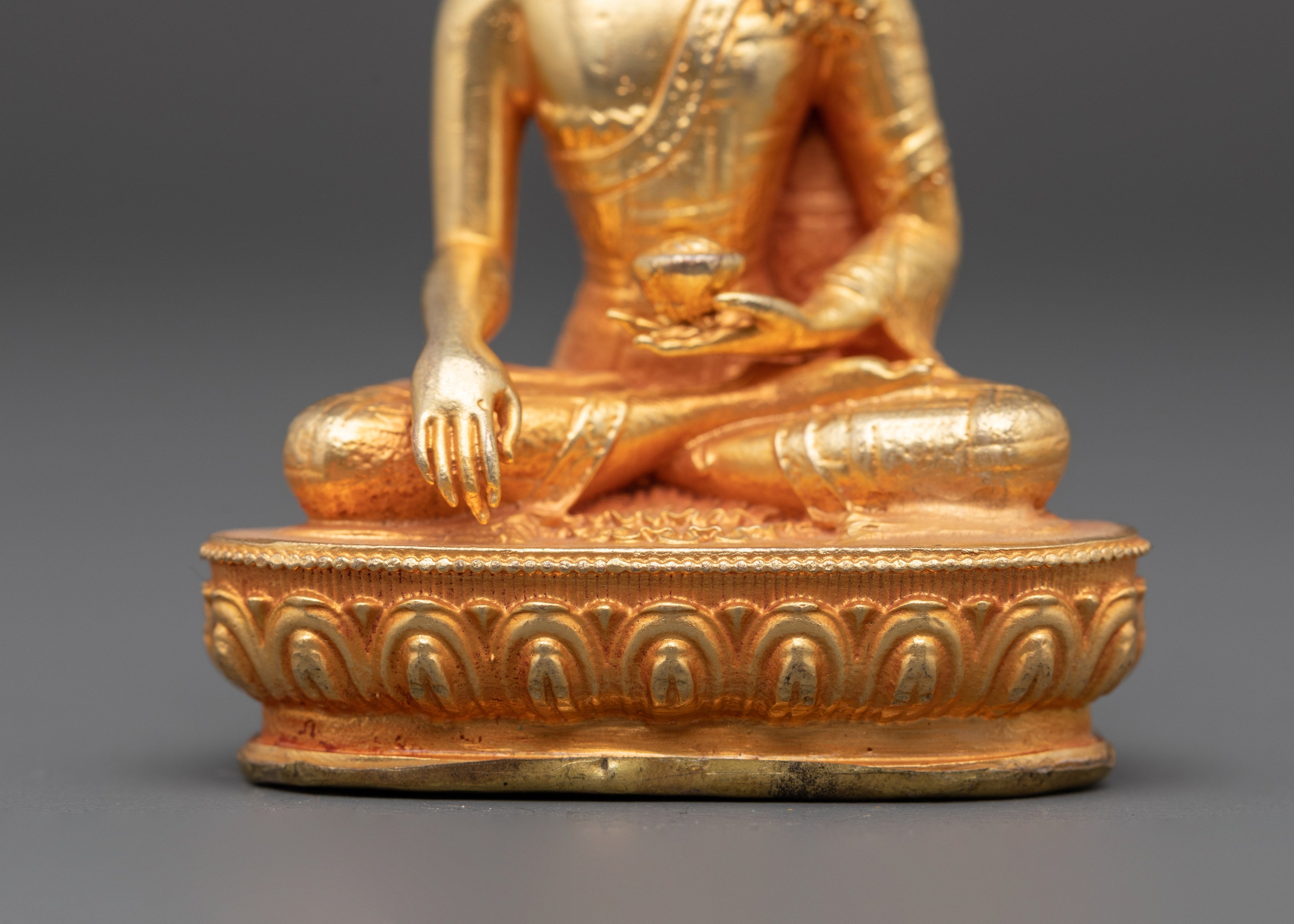 Spiritual Buddha Shakyamuni Statue Gold Plated Statue