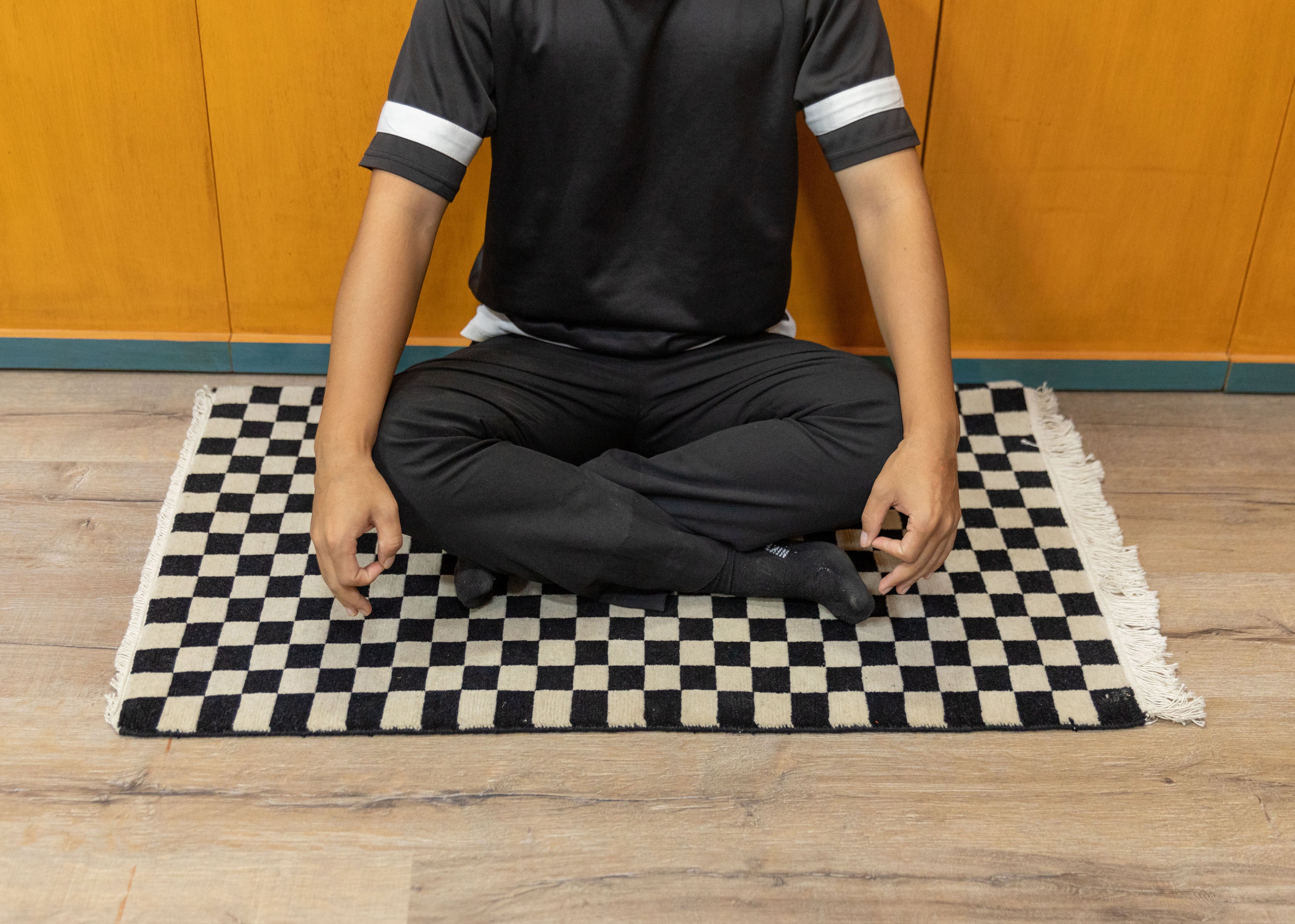 Traditional Himalayan Rug | Handwoven 100 Knot Wool Carpet