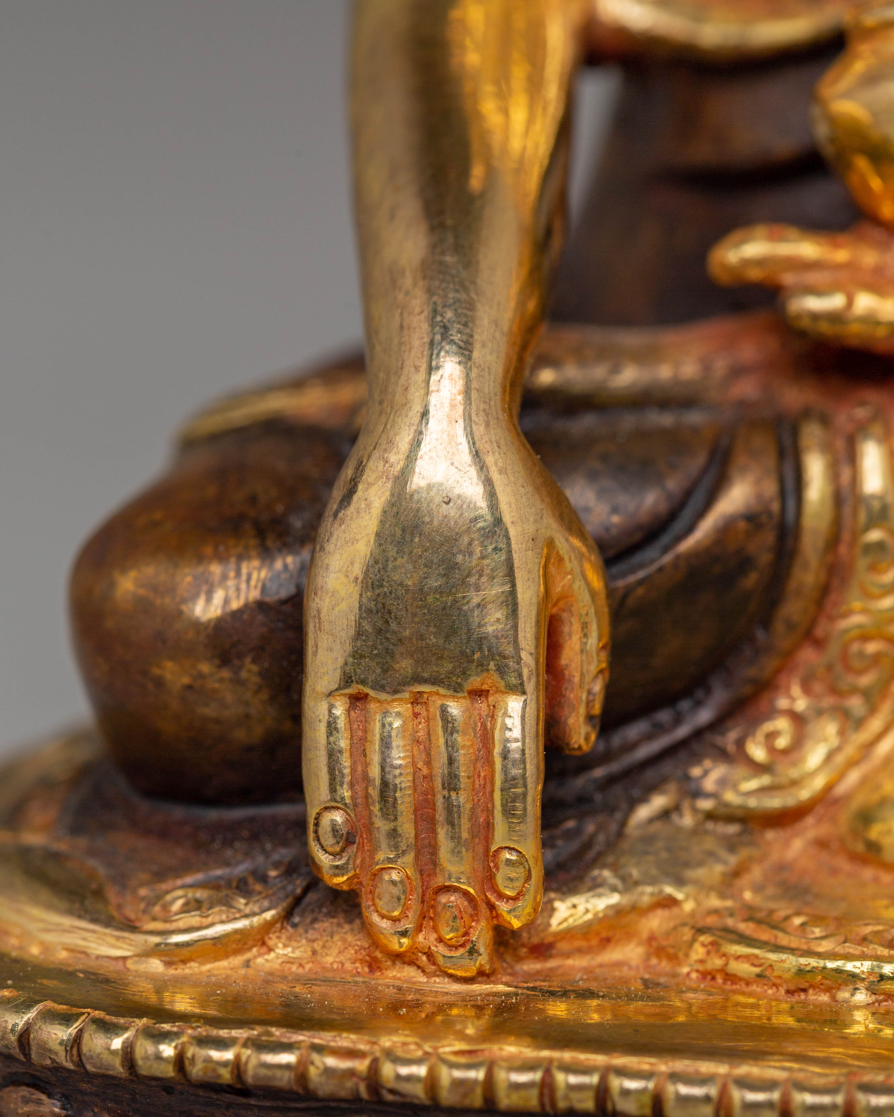 Traditional Statue of Shakyamuni Buddha | Serene Buddha Figurine