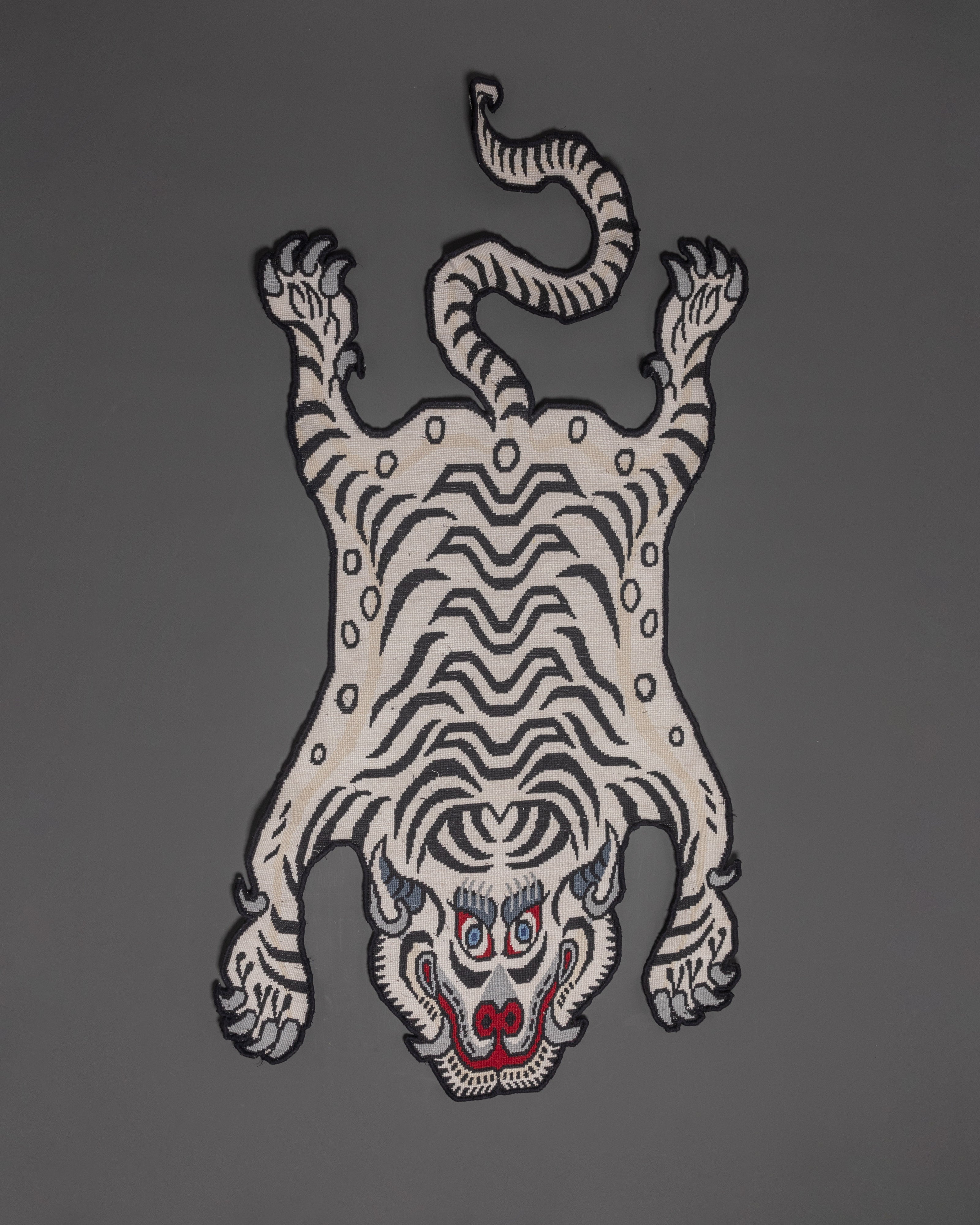 Symbolic Tiger Design Rug | Unique Handcrafted Viscose Rug for Home Décor