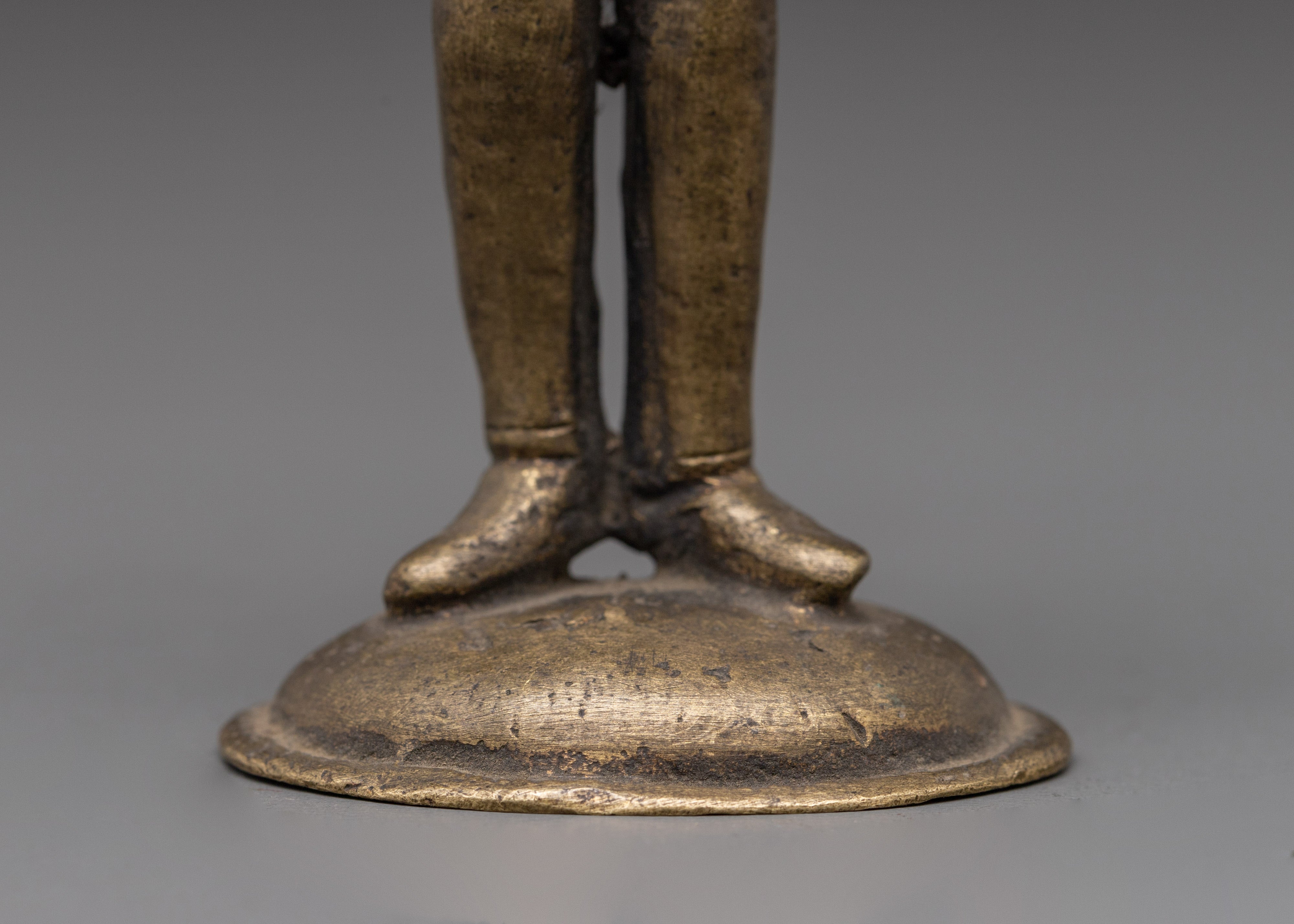 Musical Statue for Decor | Elegant Brass Figurine of Musician