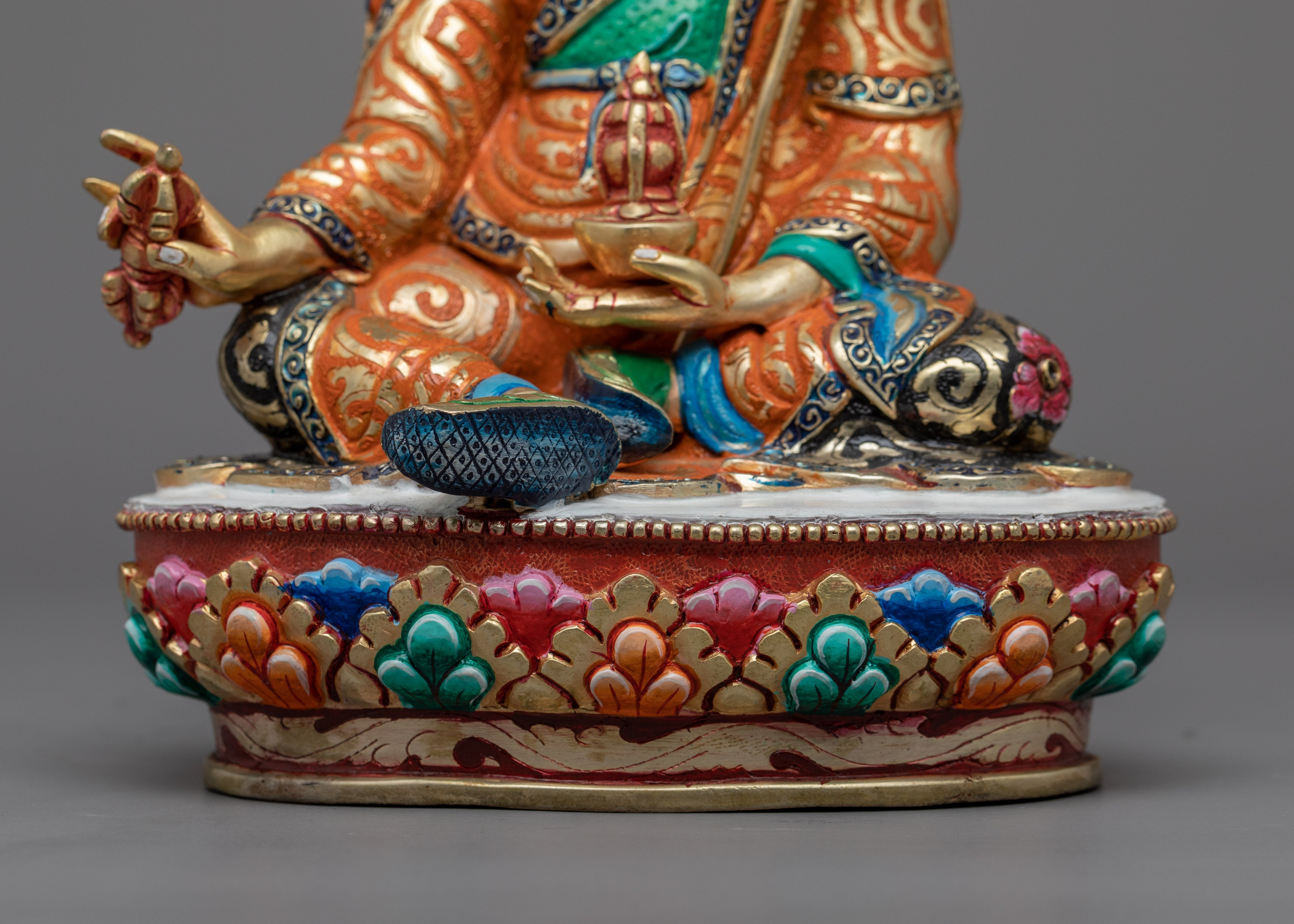 Om Ah Hum Vajra reciting Guru Statue | Celebrate the Essence of Guru Rinpoche's Enlightened Energy