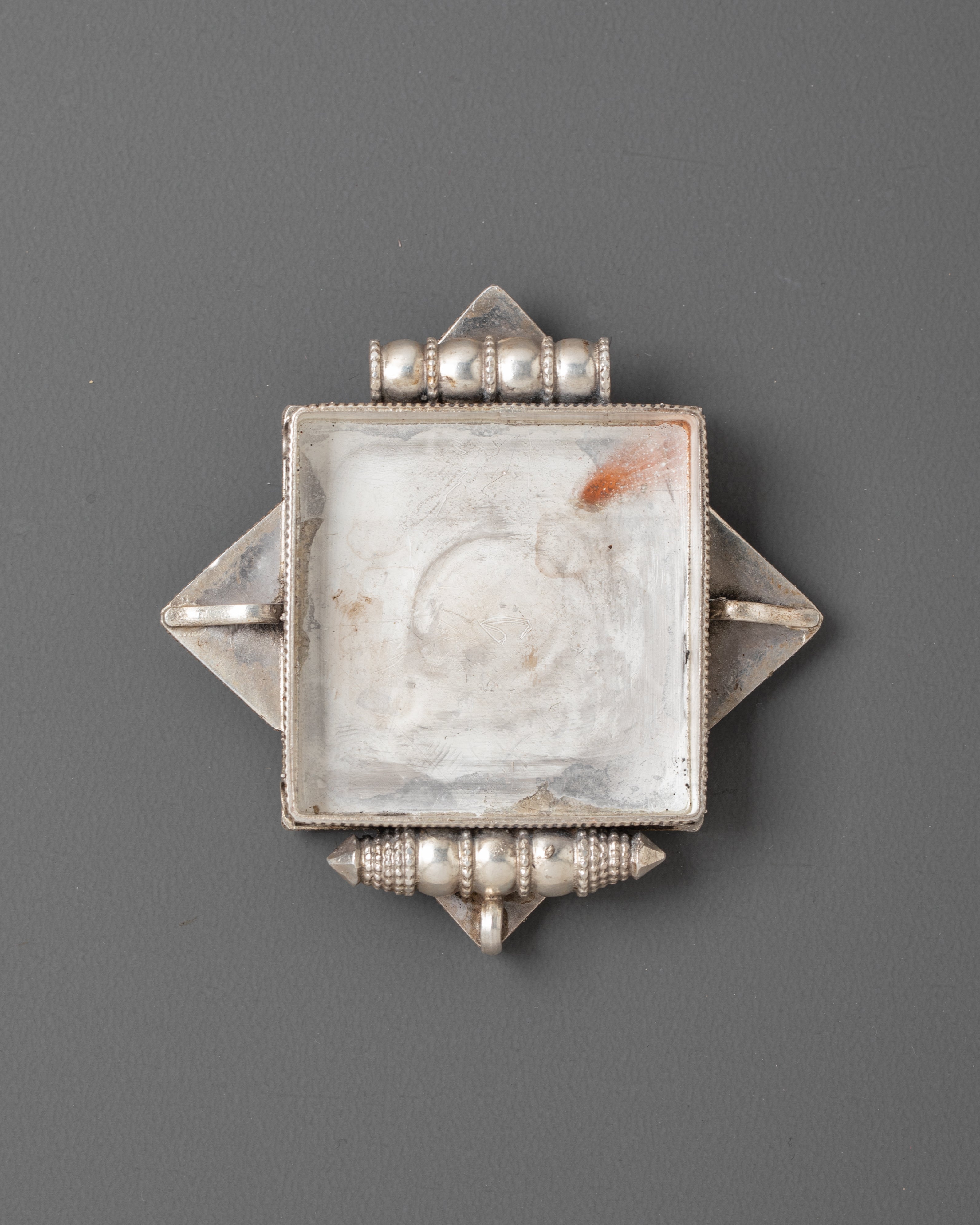 Flower Ghau Locket | Spiritual Healing Amulet