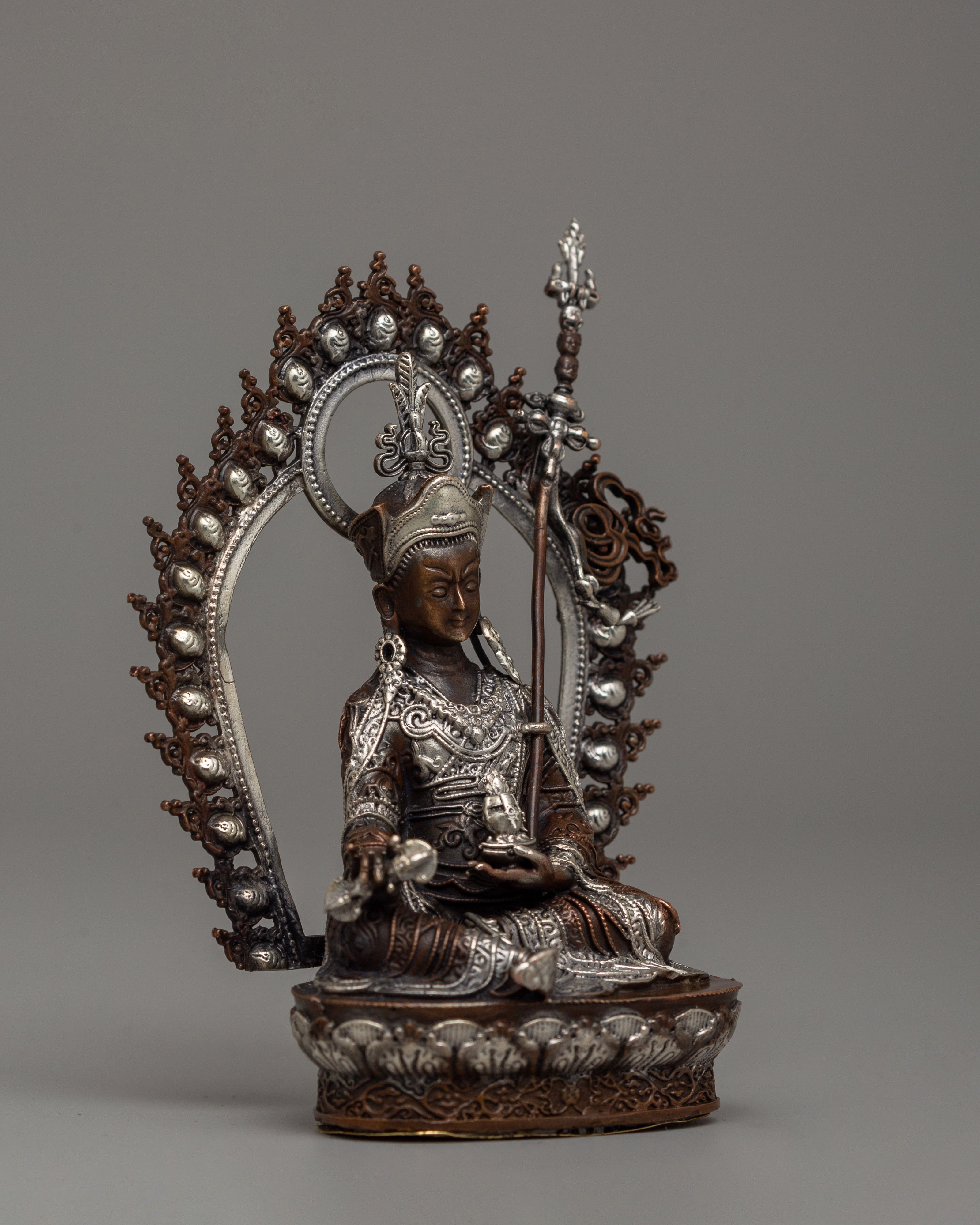 Guru Rinpoche Lotus Born Buddha | Tibetan Tantric Master