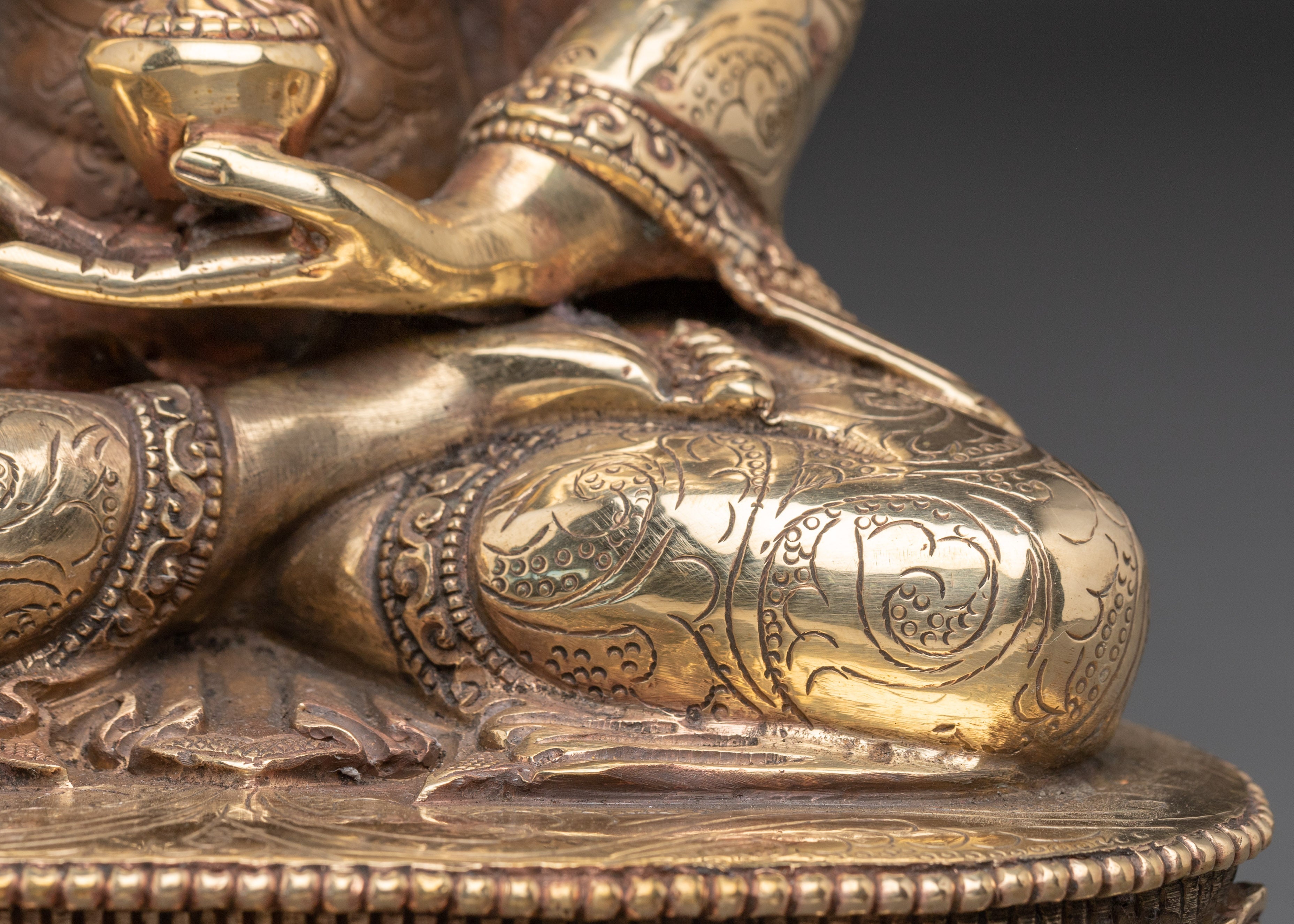 Peaceful Shakyamuni Buddha Statue | Symbol of Enlightenment and Wisdom