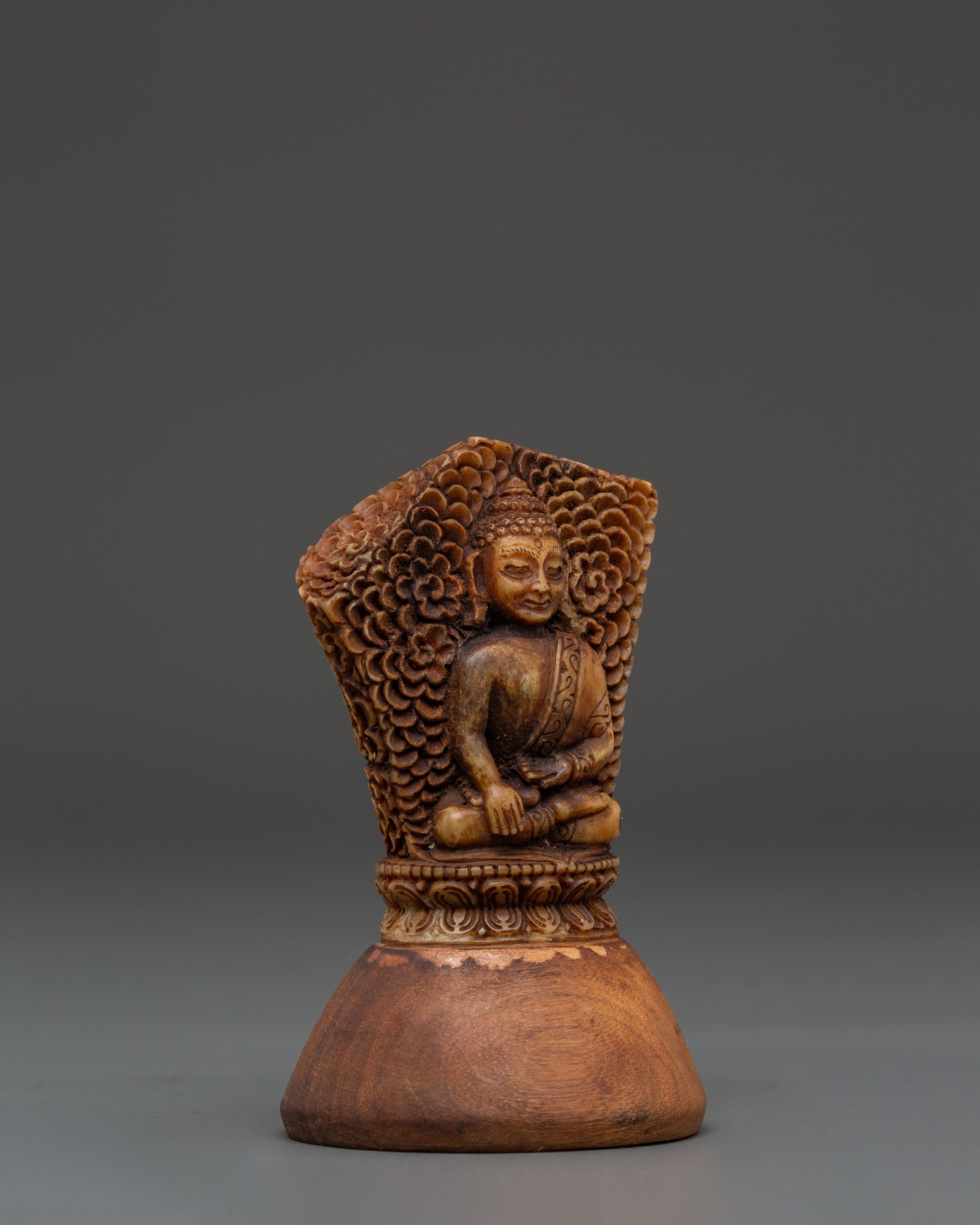 Wooden Shakyamuni Buddha Figurine | Symbol of Peace and Tranquility