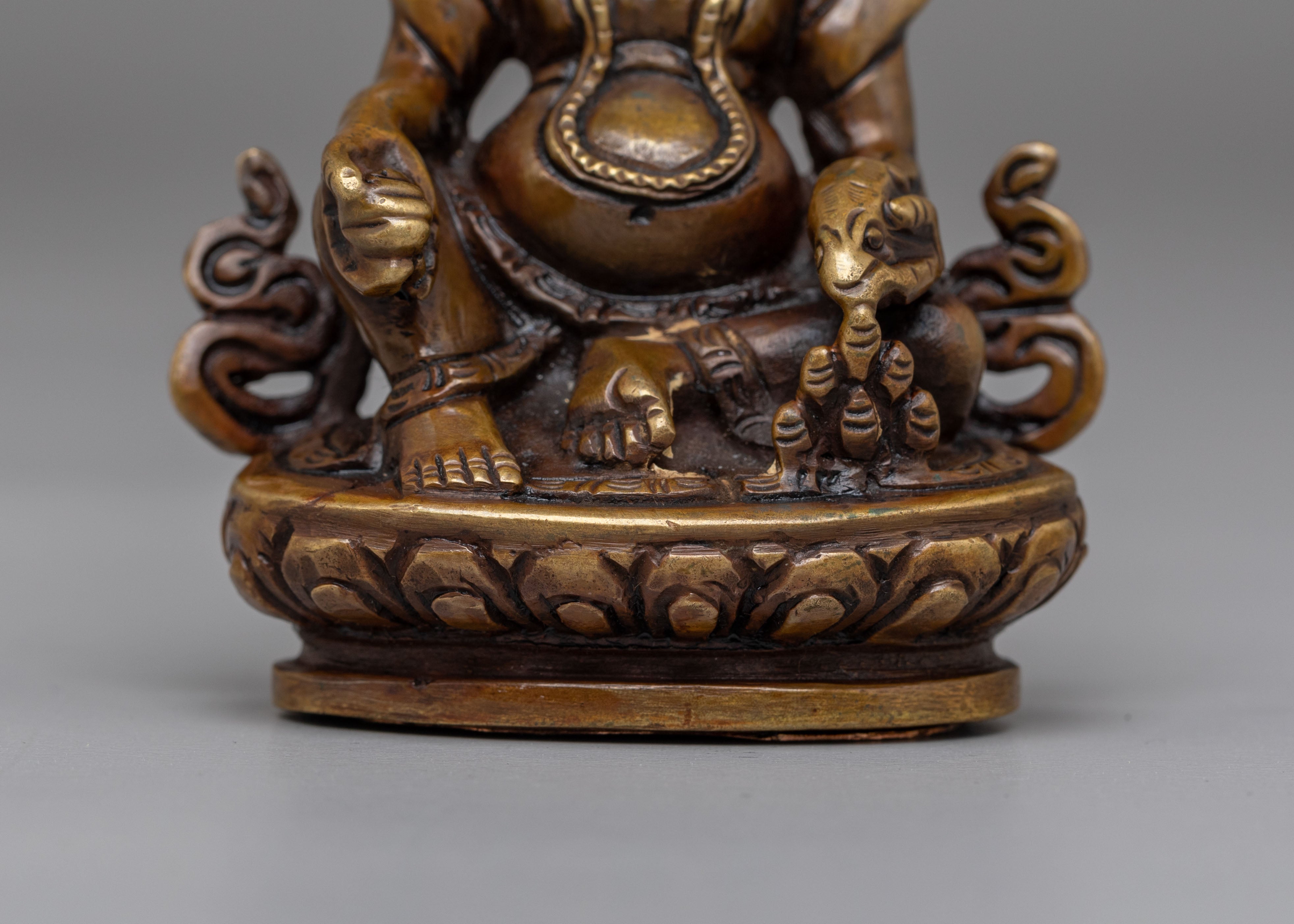 Dzambhala Meditation Wealth Deity Statue | Spiritual Decor for Prosperity