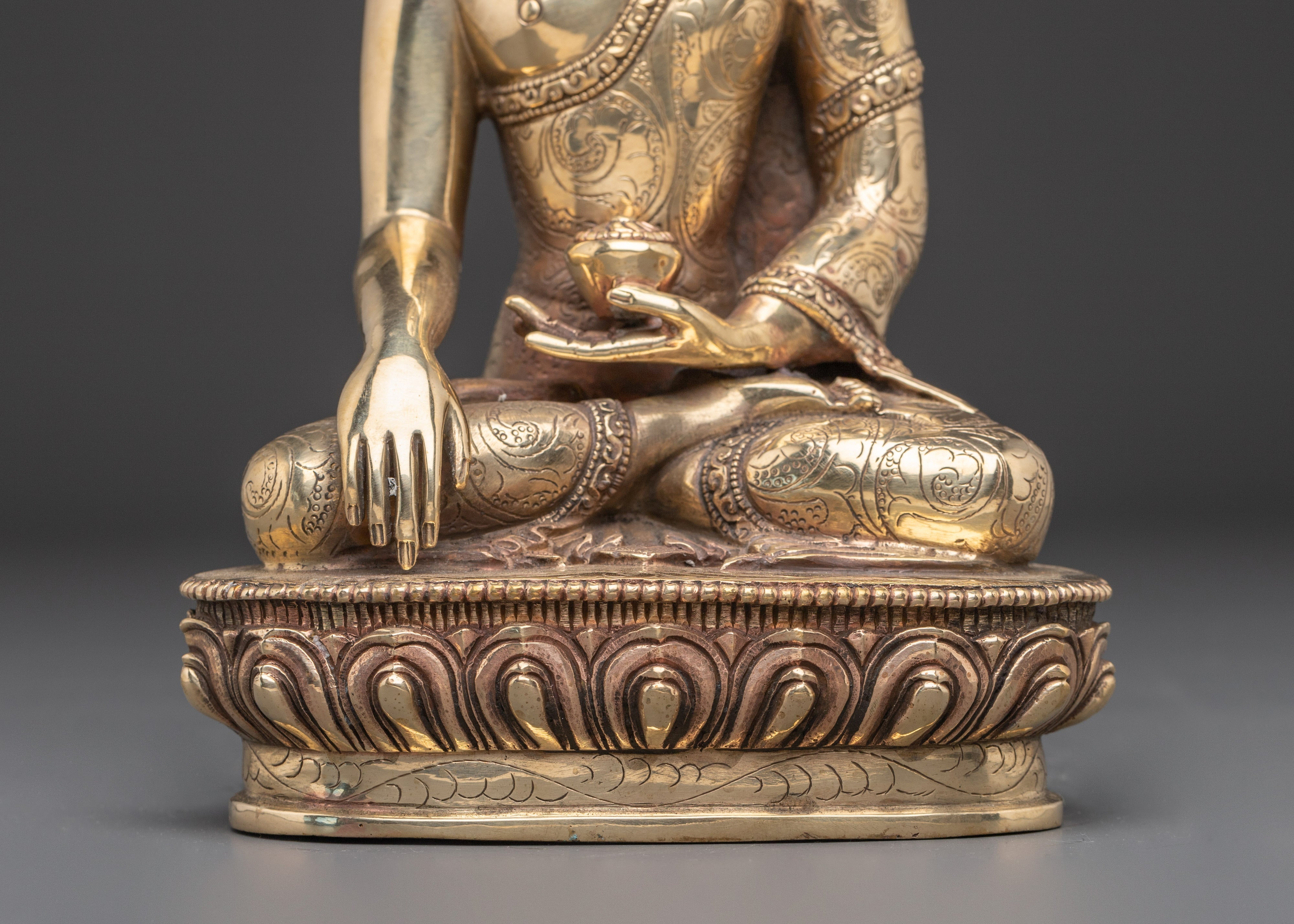Peaceful Shakyamuni Buddha Statue | Symbol of Enlightenment and Wisdom