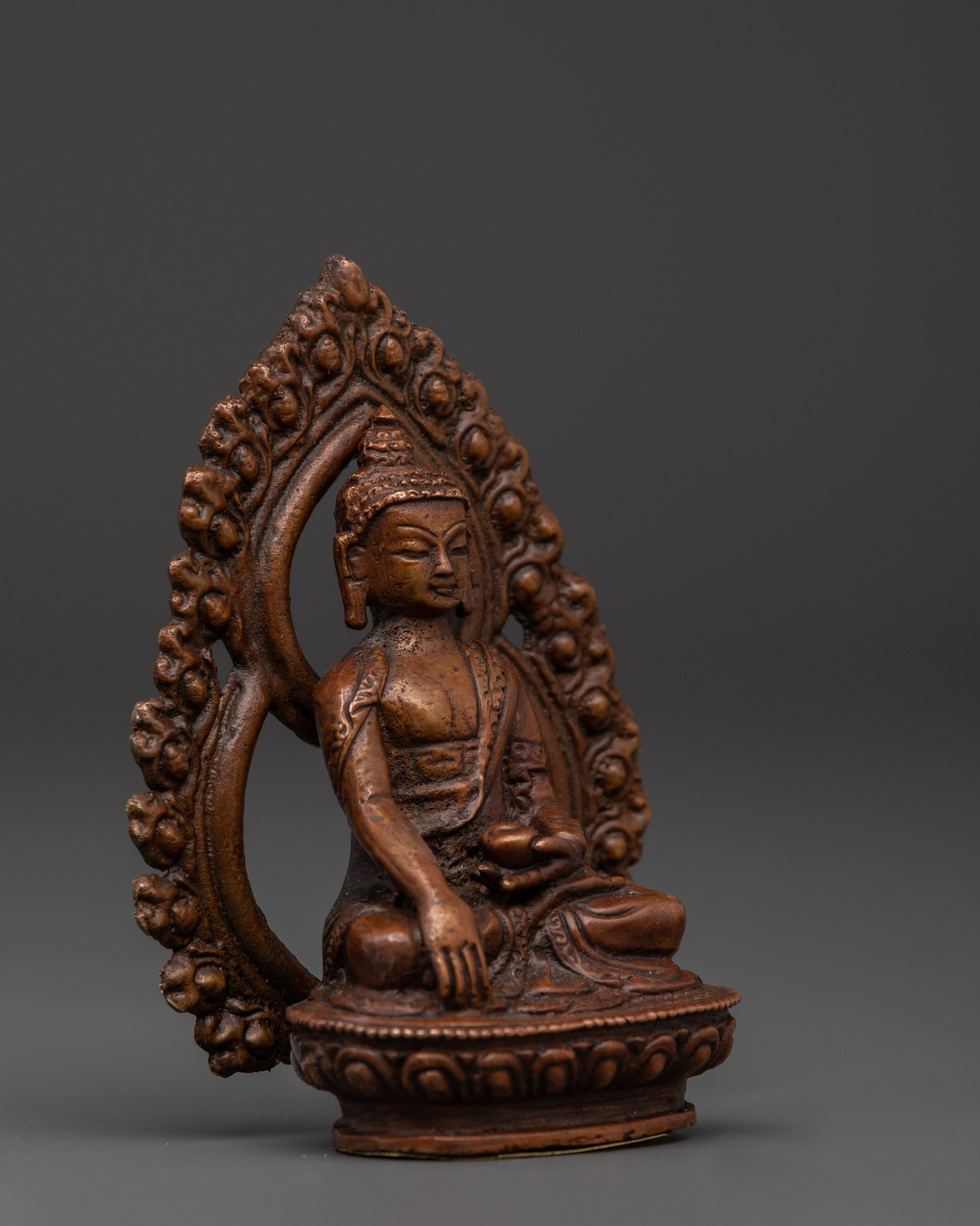 Shakyamuni Buddha Seated on Lotus Moon Disc for Dharma Practice