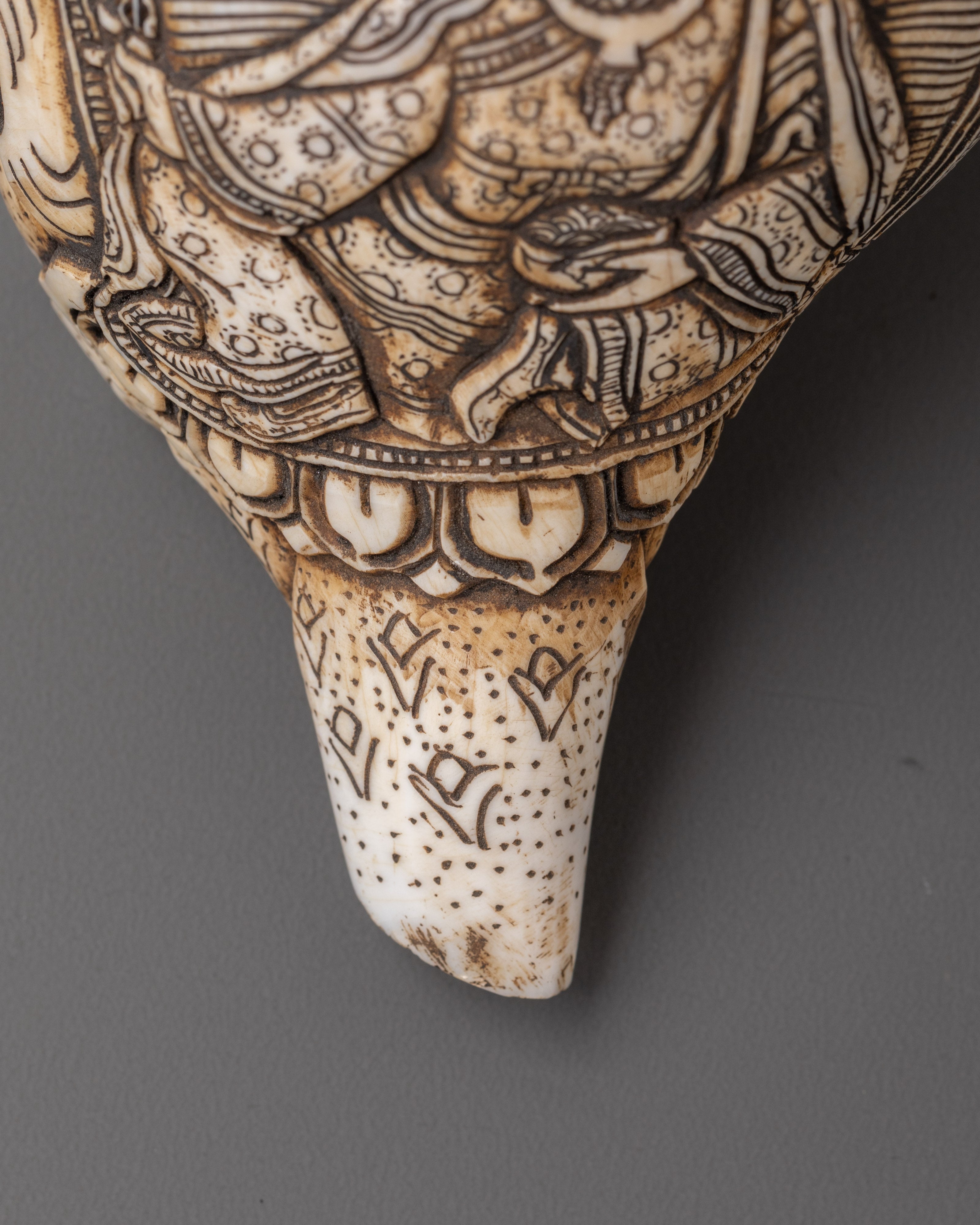 Conch with Guru Rinpoche Carving | Sacred Tibetan Ritual Sound Tool
