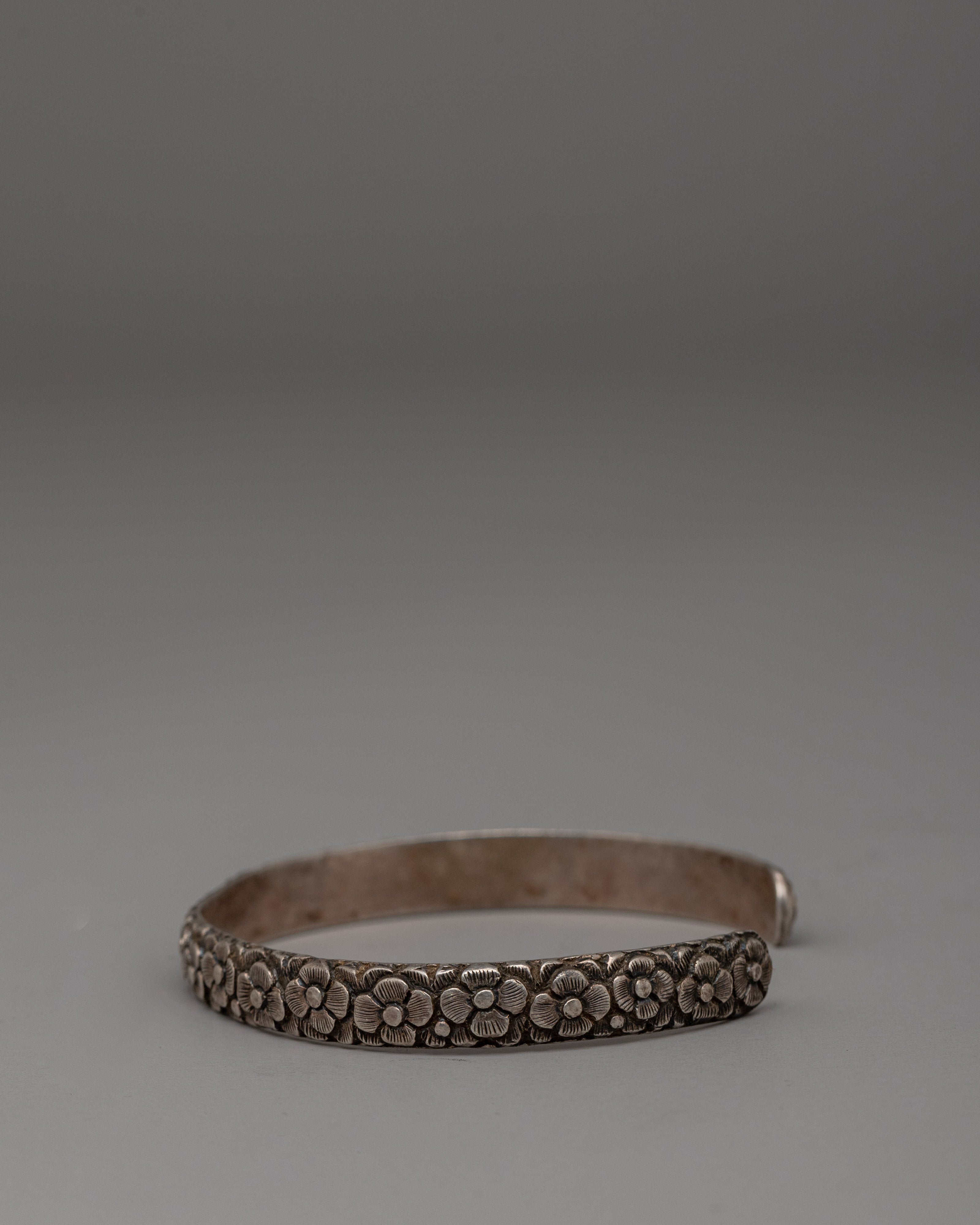 Silver Flower Décor Bracelet | Handcrafted Elegant Bangle and Lightweight Silver Jewelry