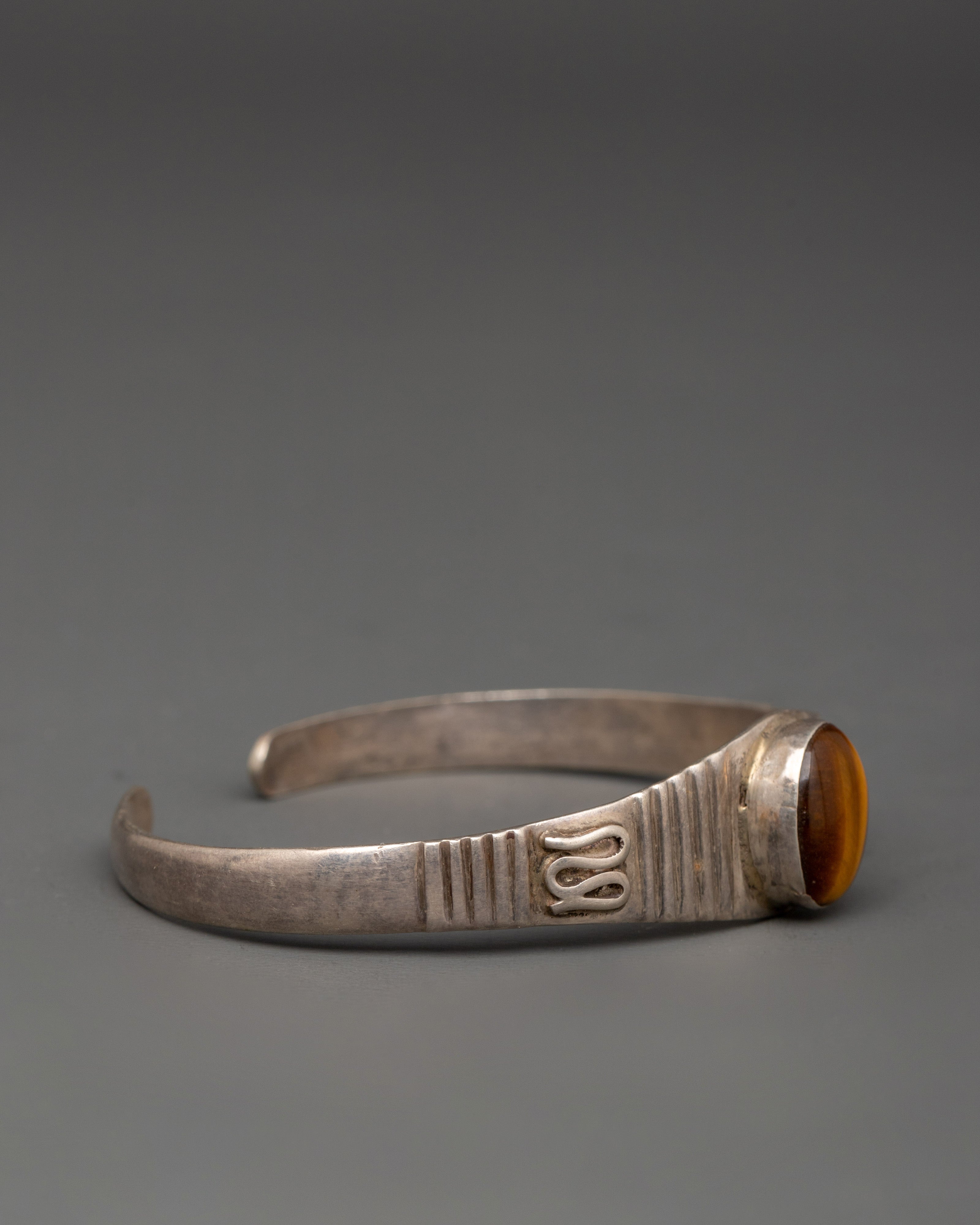 Silver-Plated Cuff Bracelet | Hand Jewelry with Artificial Stone