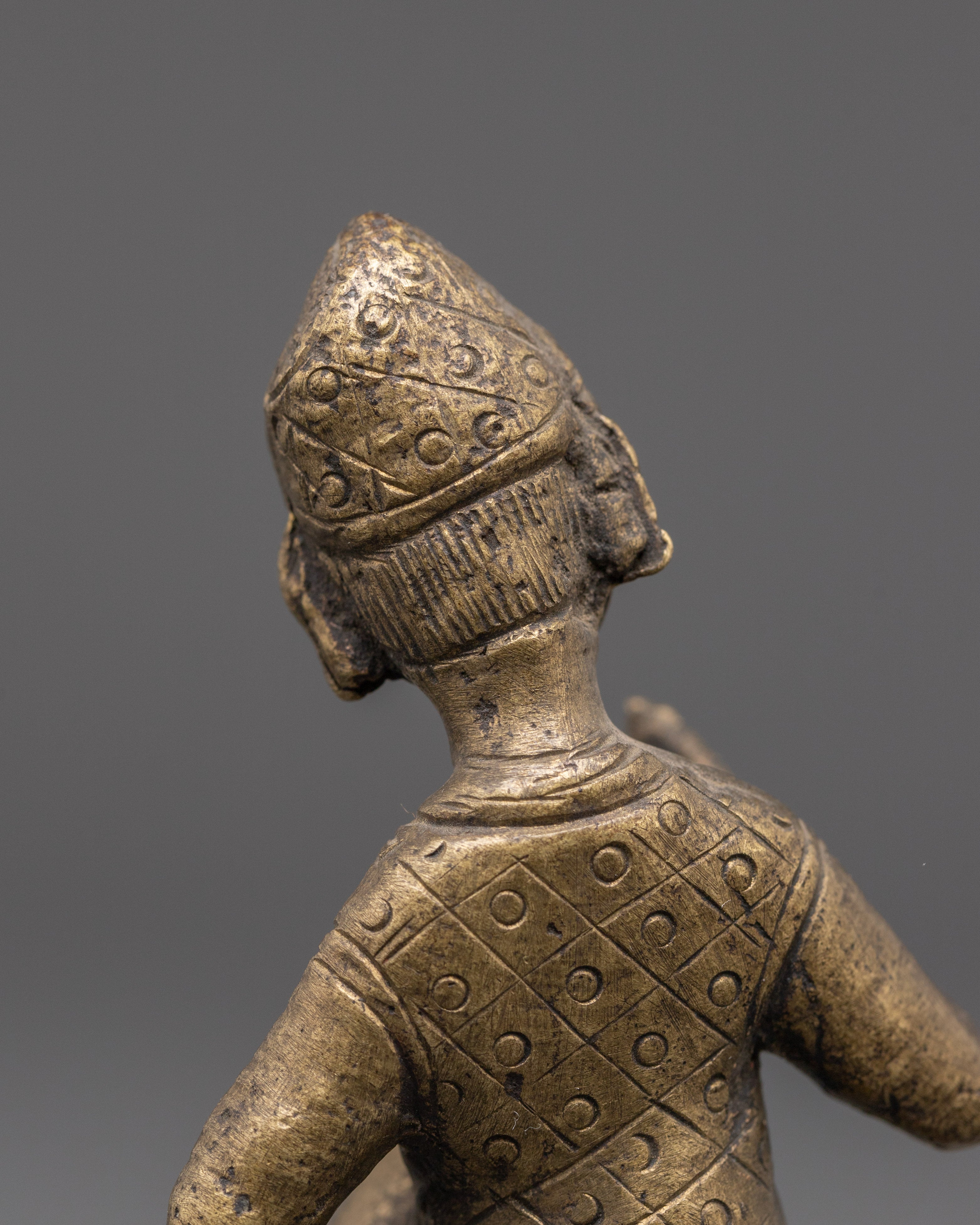 Musical Statue for Decor | Elegant Brass Figurine of Musician