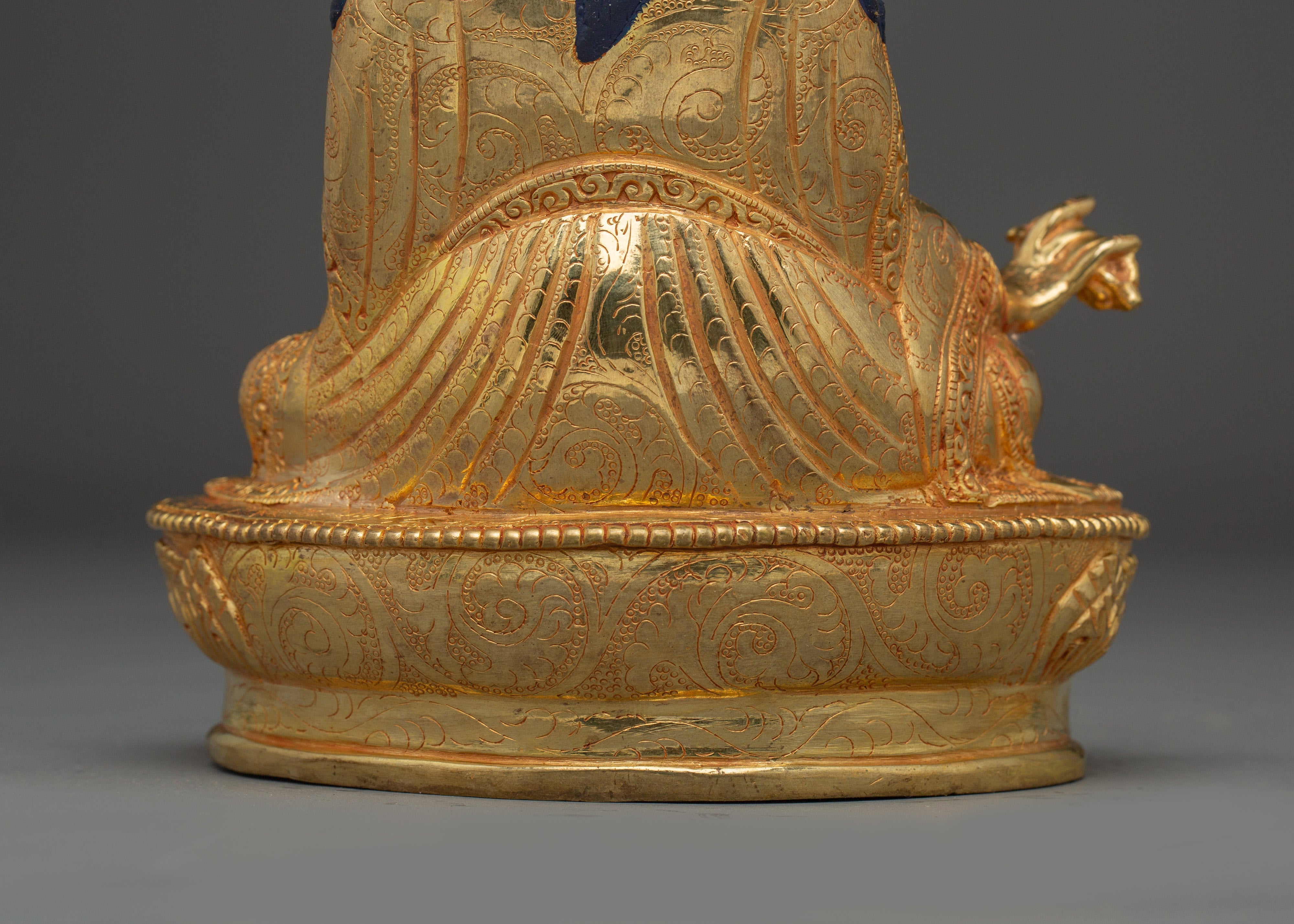 Meditation figure of Guru Rinpoche | Handmade Statue for Decor