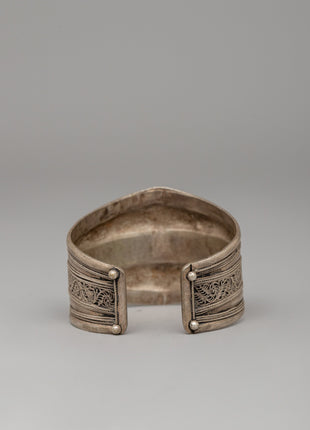 Elegant White Metal Bracelet | Adjustable Jewelry for Presents