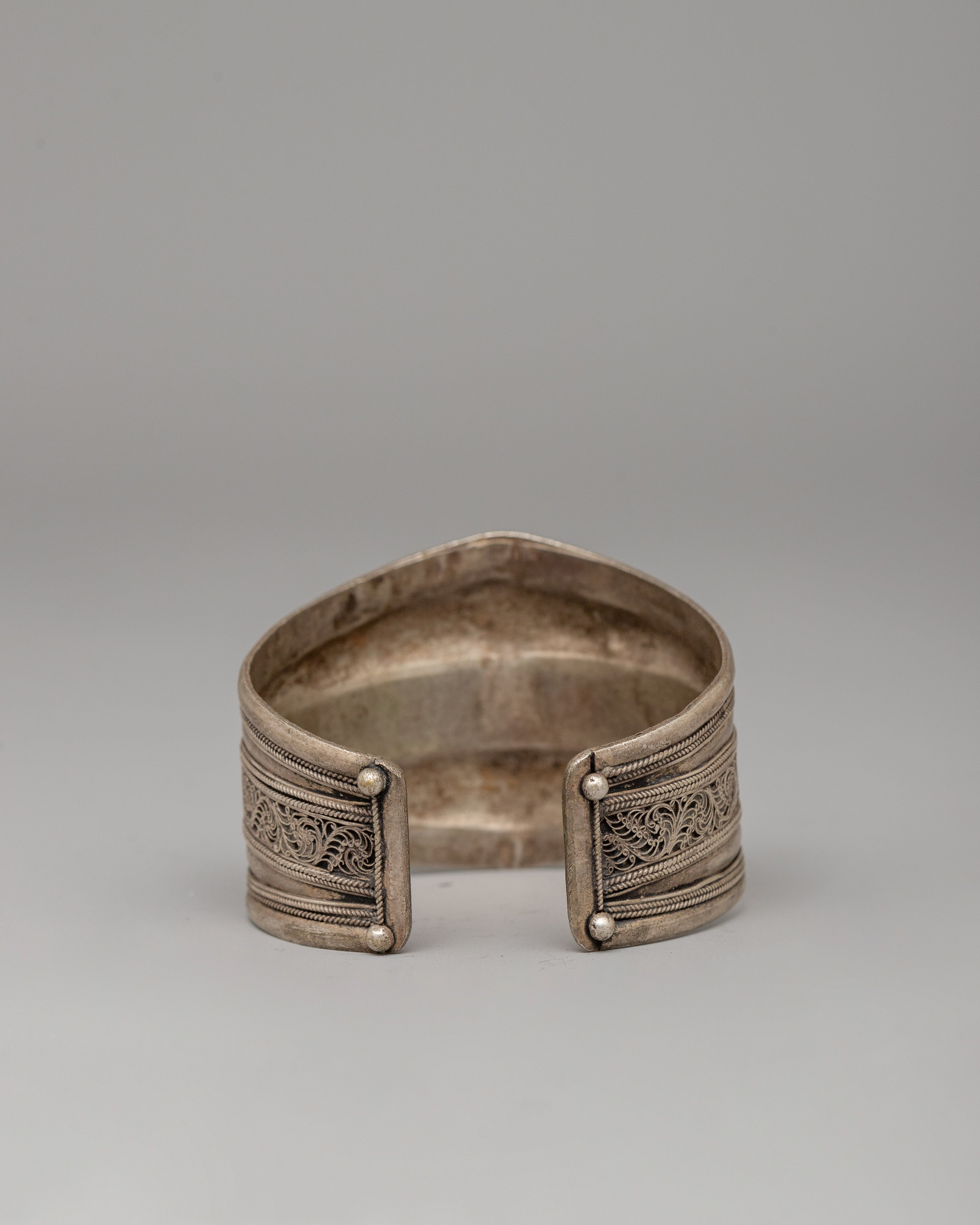 Elegant White Metal Bracelet | Adjustable Jewelry for Presents