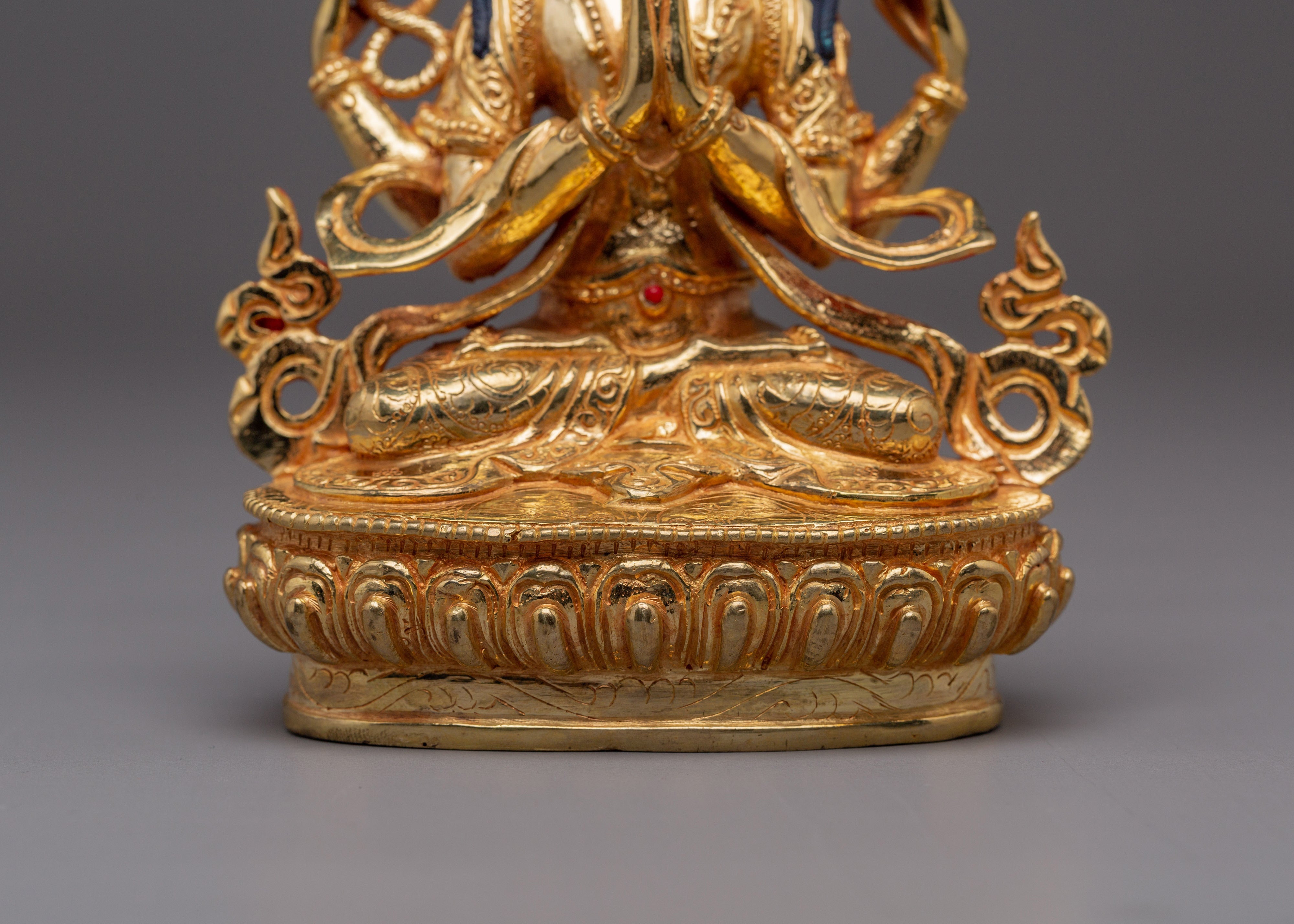 Protective Bodhisattva Chenrezig Statue | The one who looks with unwavering eye