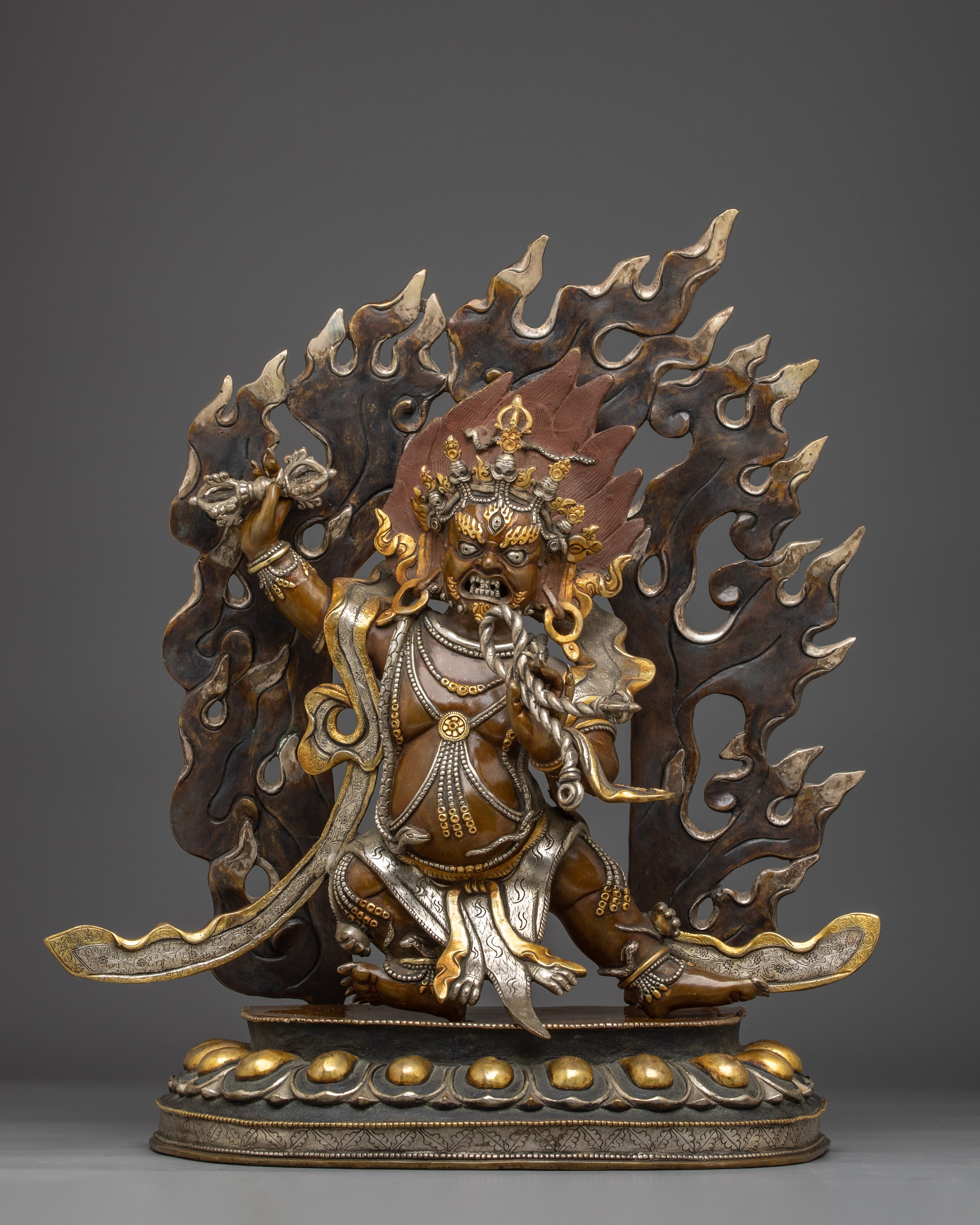 divine-bodhisattva-vajrapani-statue