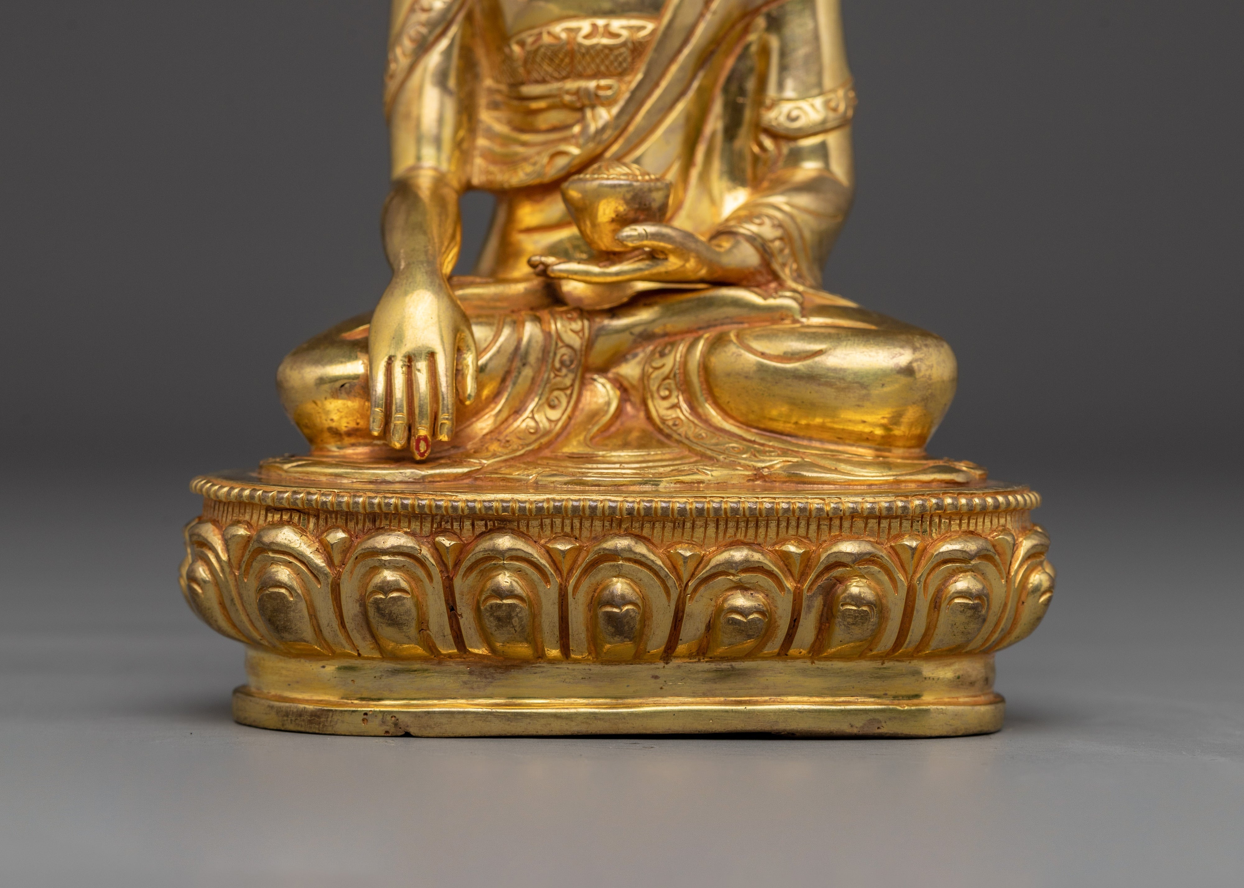 Peaceful Statue of Shakyamuni Buddha | Buddhist Spiritual Decor