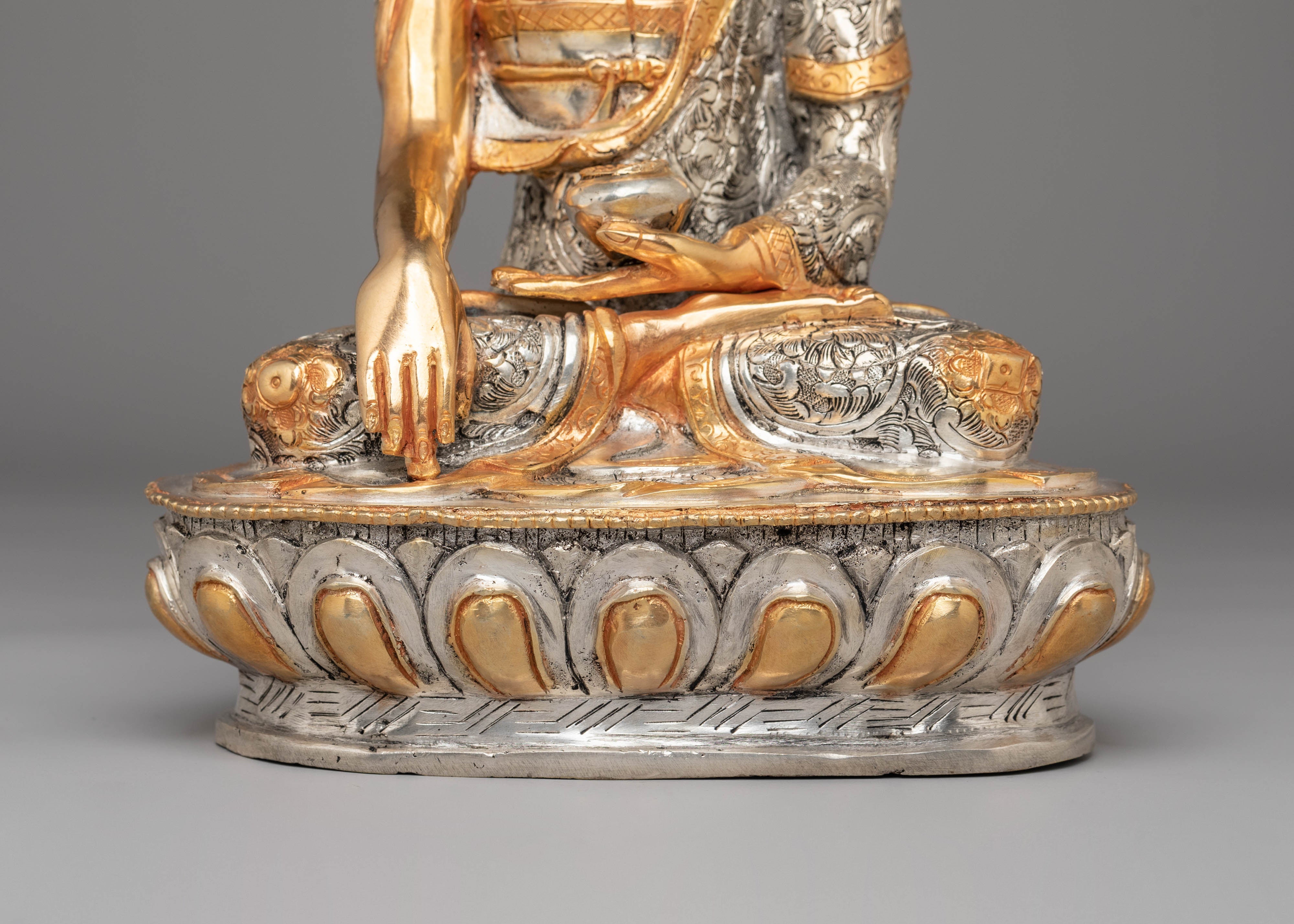 Dharma Guru Buddha Shakyamuni Statue | Gold Plated Copper for Spiritual Enlightenment