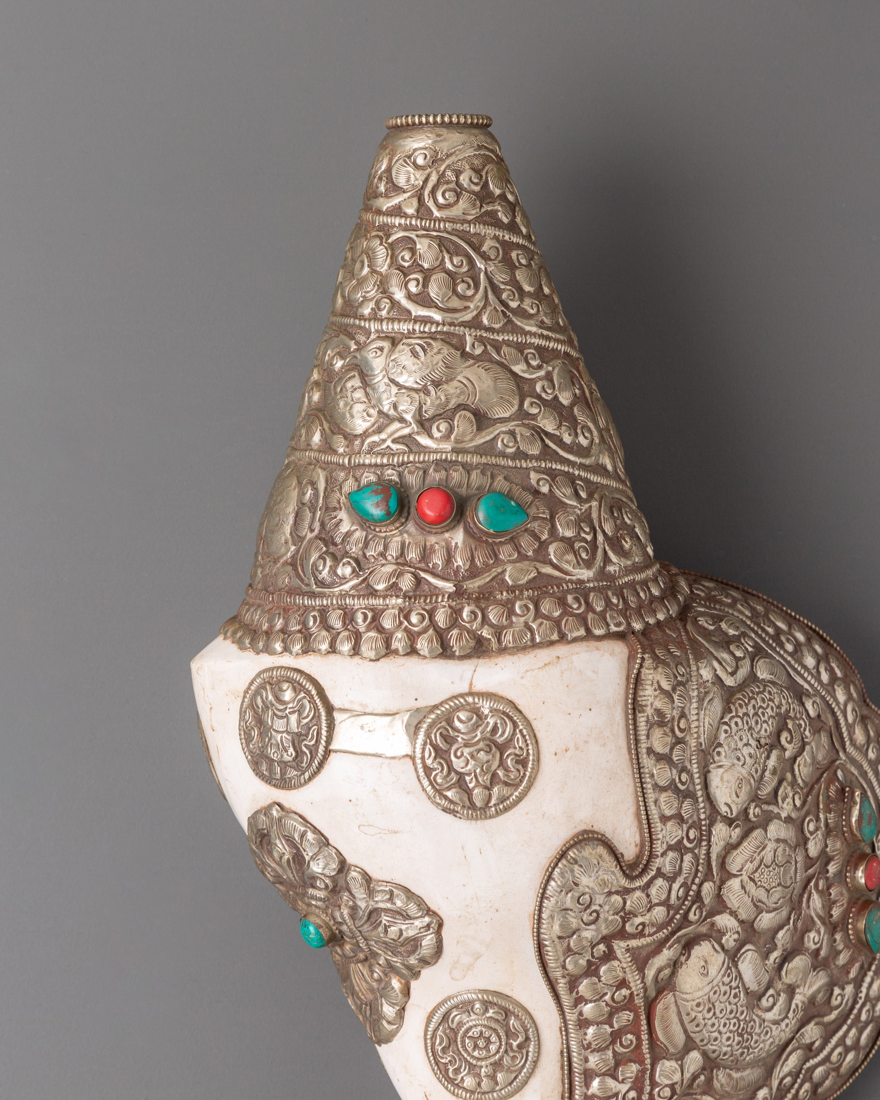 Conch with White Metal | Symbol of Dharma and Spiritual Awakening
