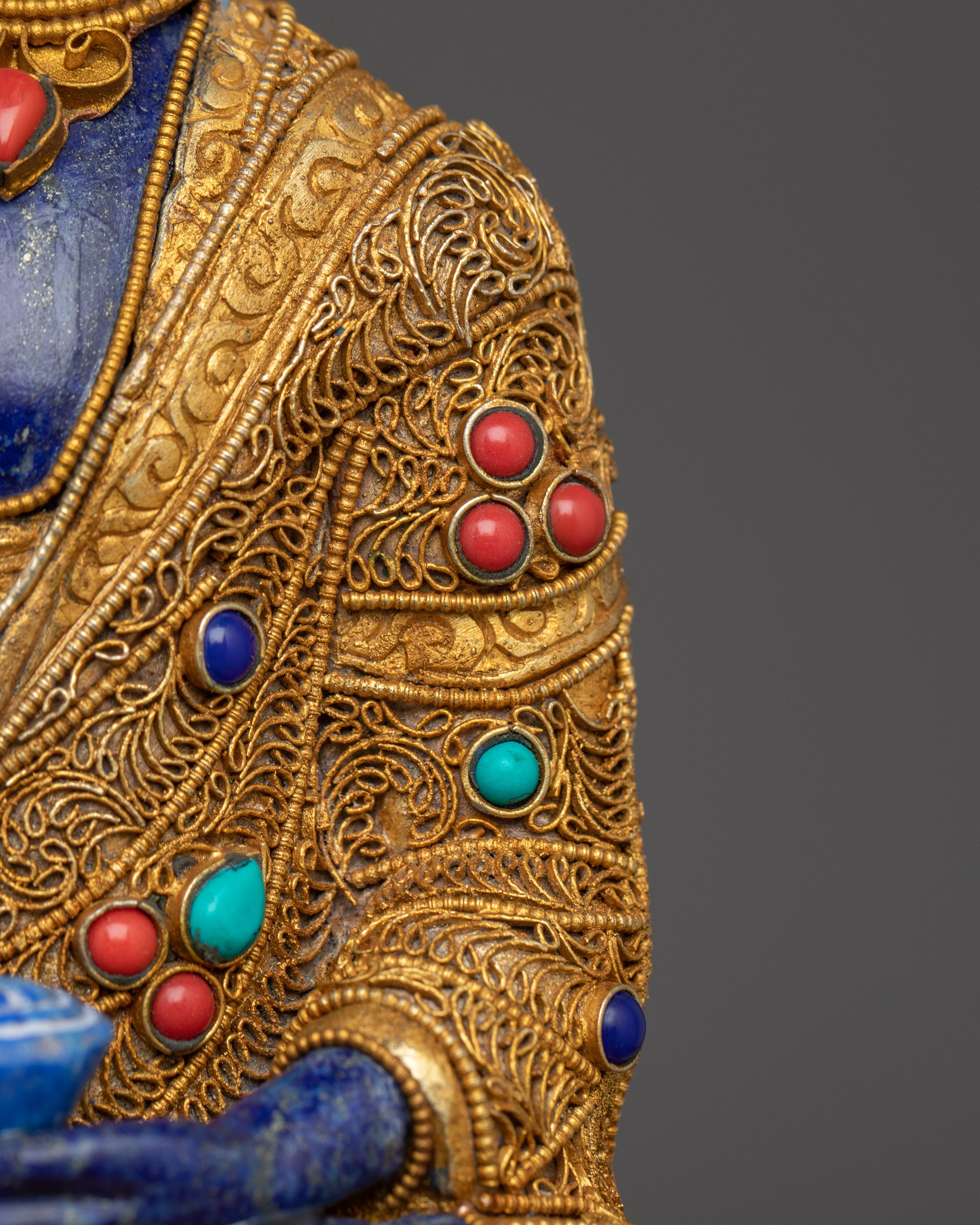 Statue of Shakyamuni Buddha on throne | Beautiful Throne