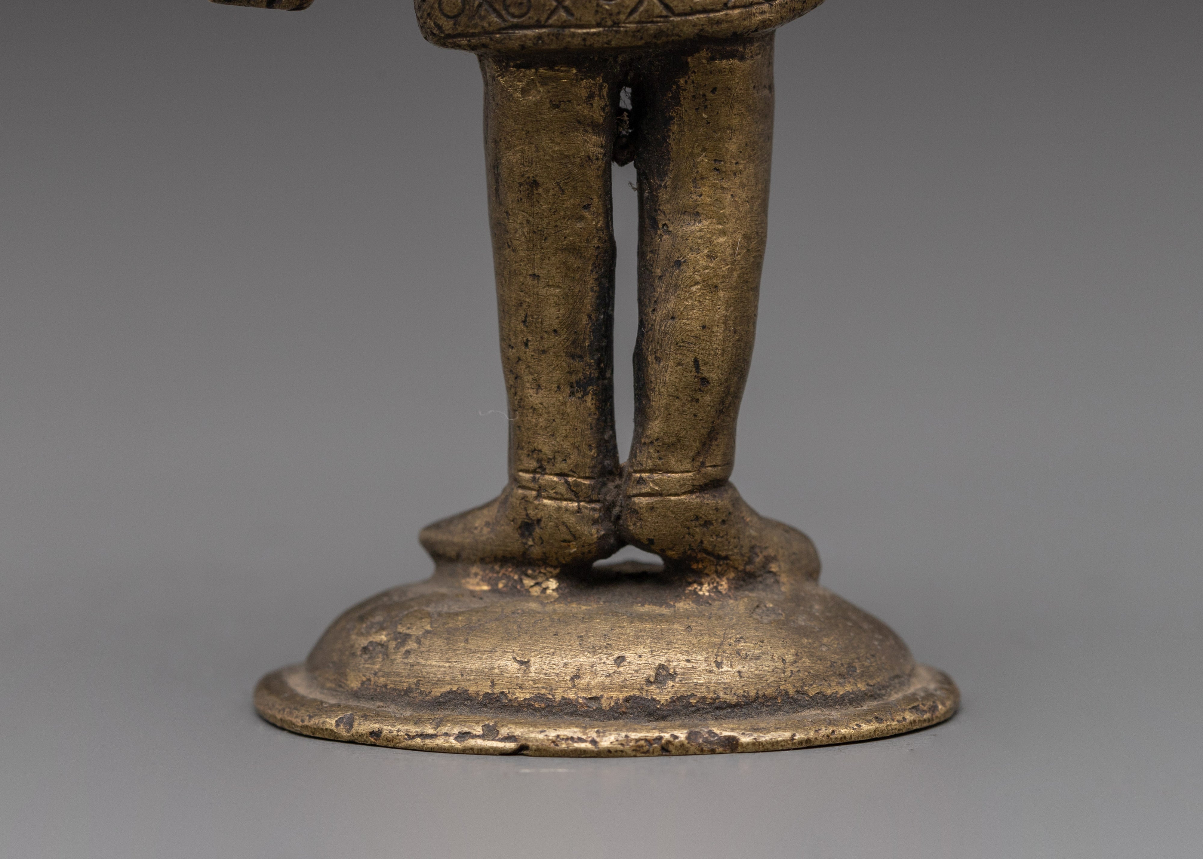 Musical Statue for Decor | Elegant Brass Figurine of Musician