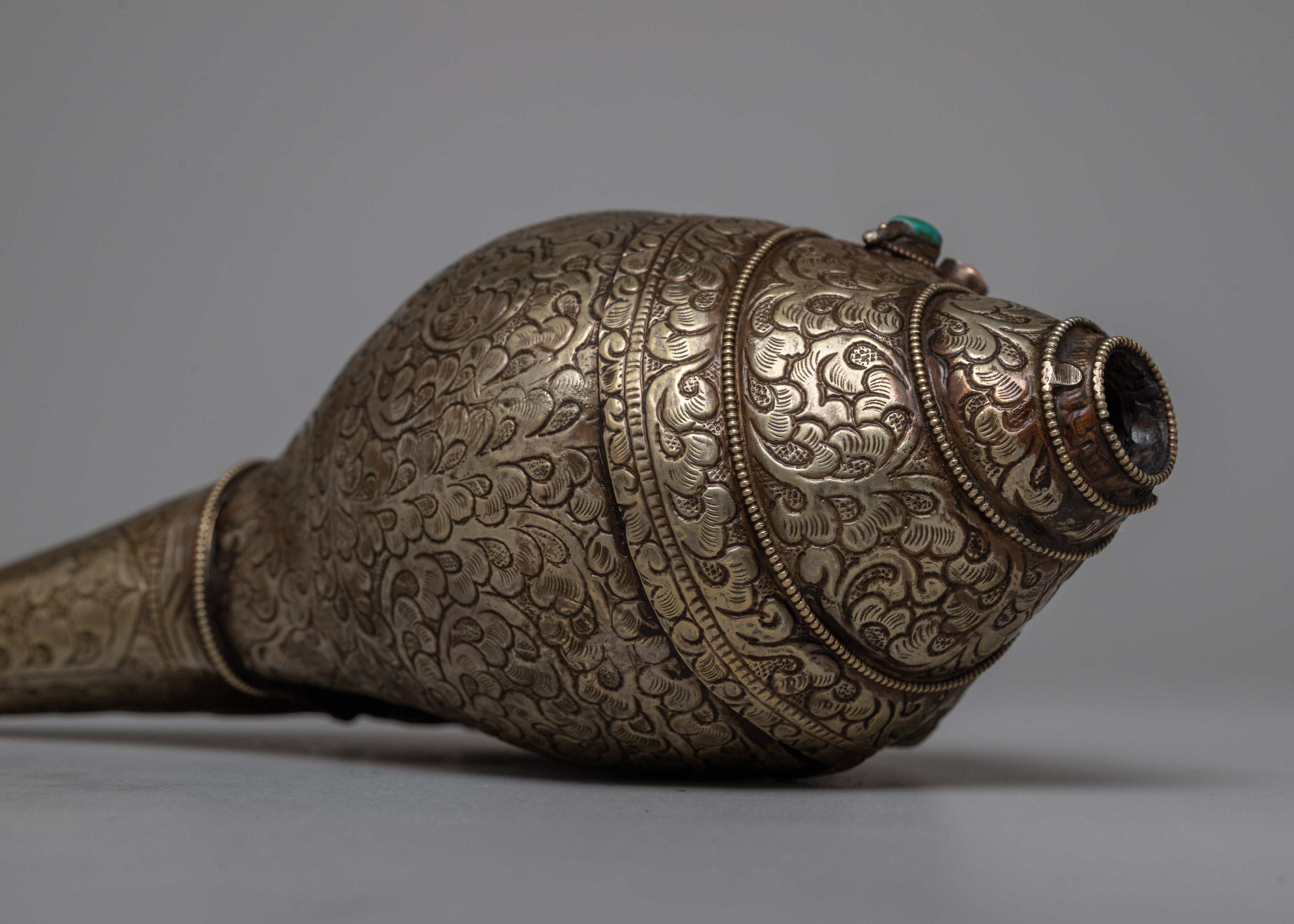 Buddhist Ritual Conch Shell | Harmonizing Spiritual Practice with Sacred Sound