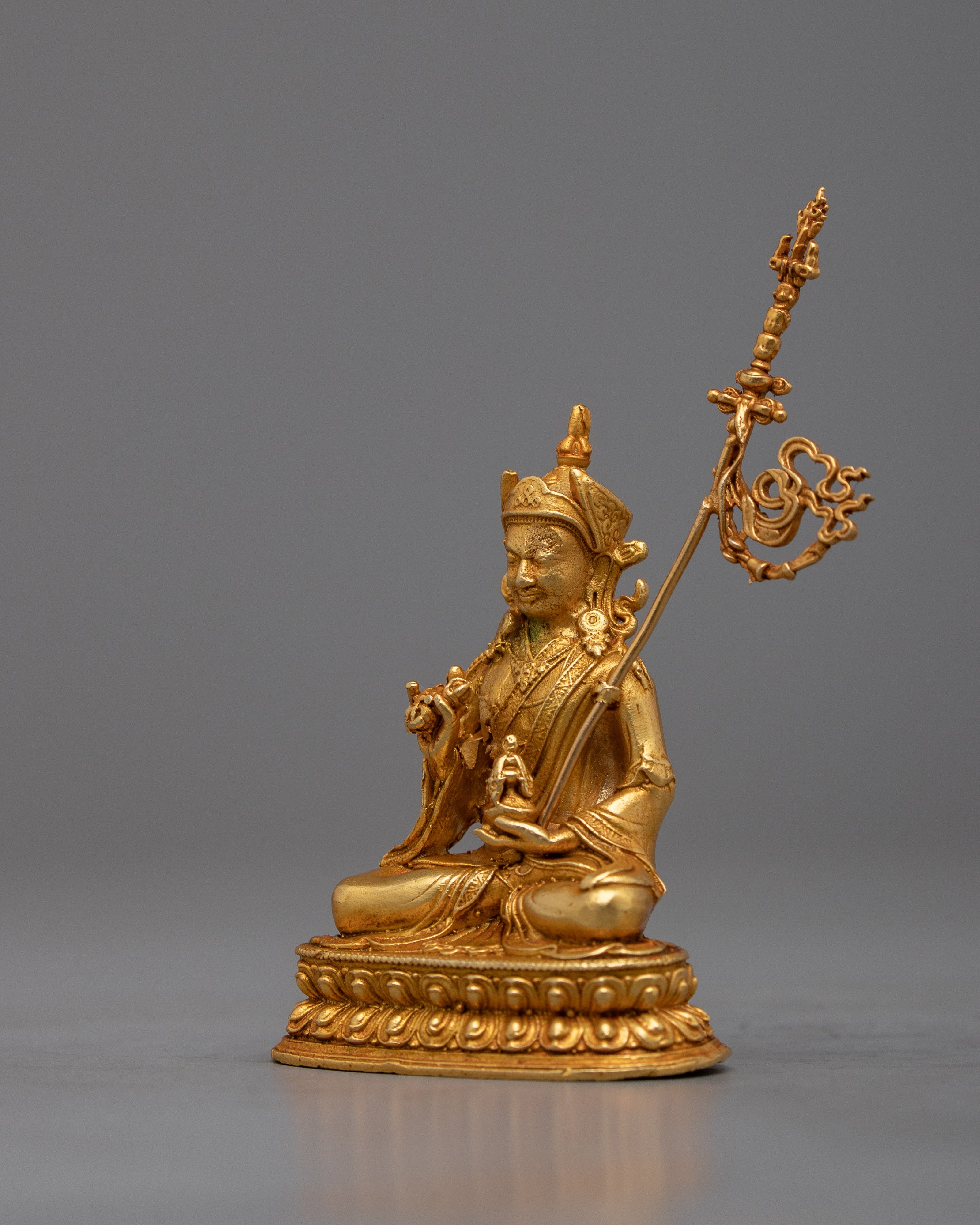 Machine Made Statue Of Guru Rinpoche | Graceful Representation of Divine Wisdom