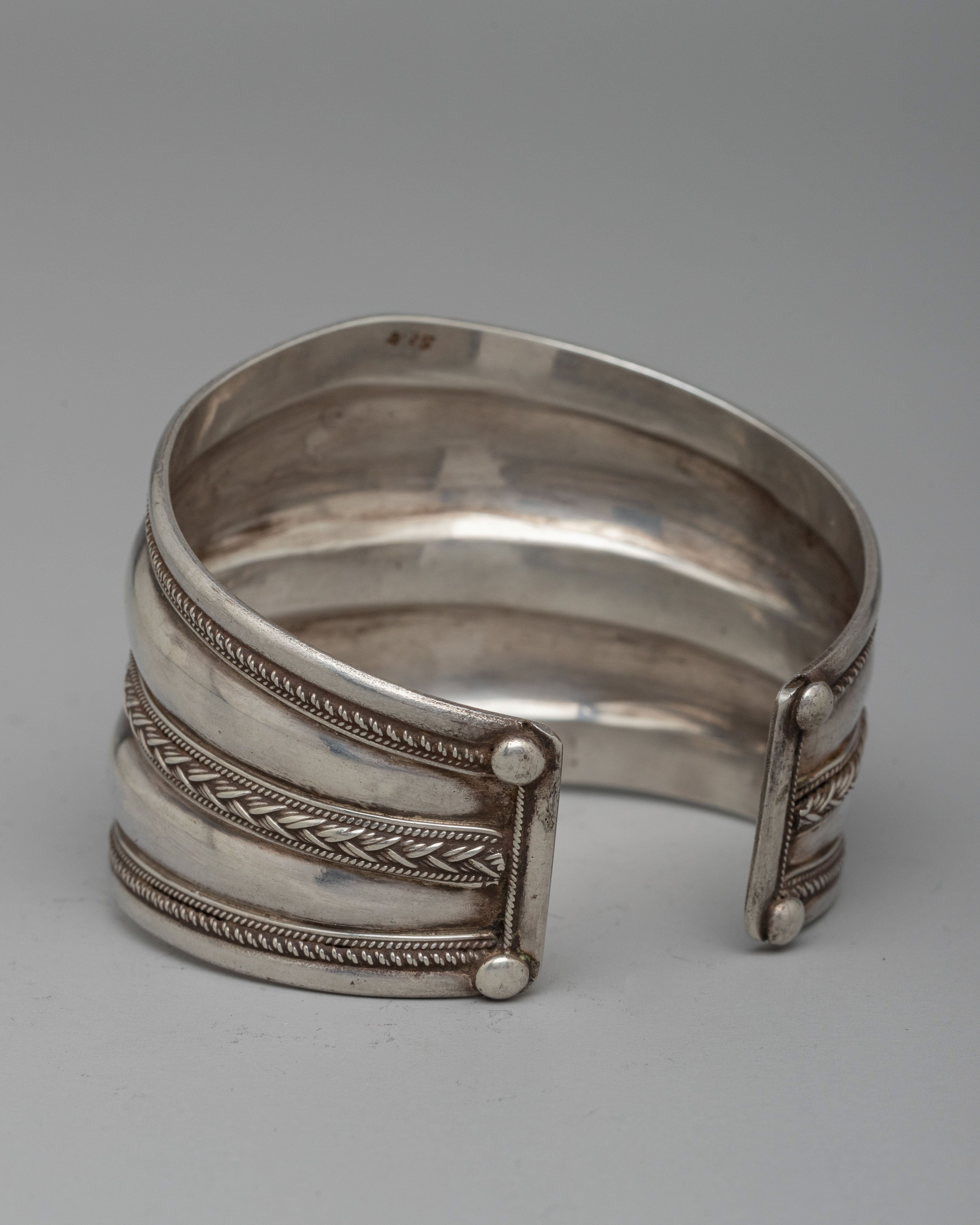 Bracelet Silver | Simple Sophistication for Your Wrist