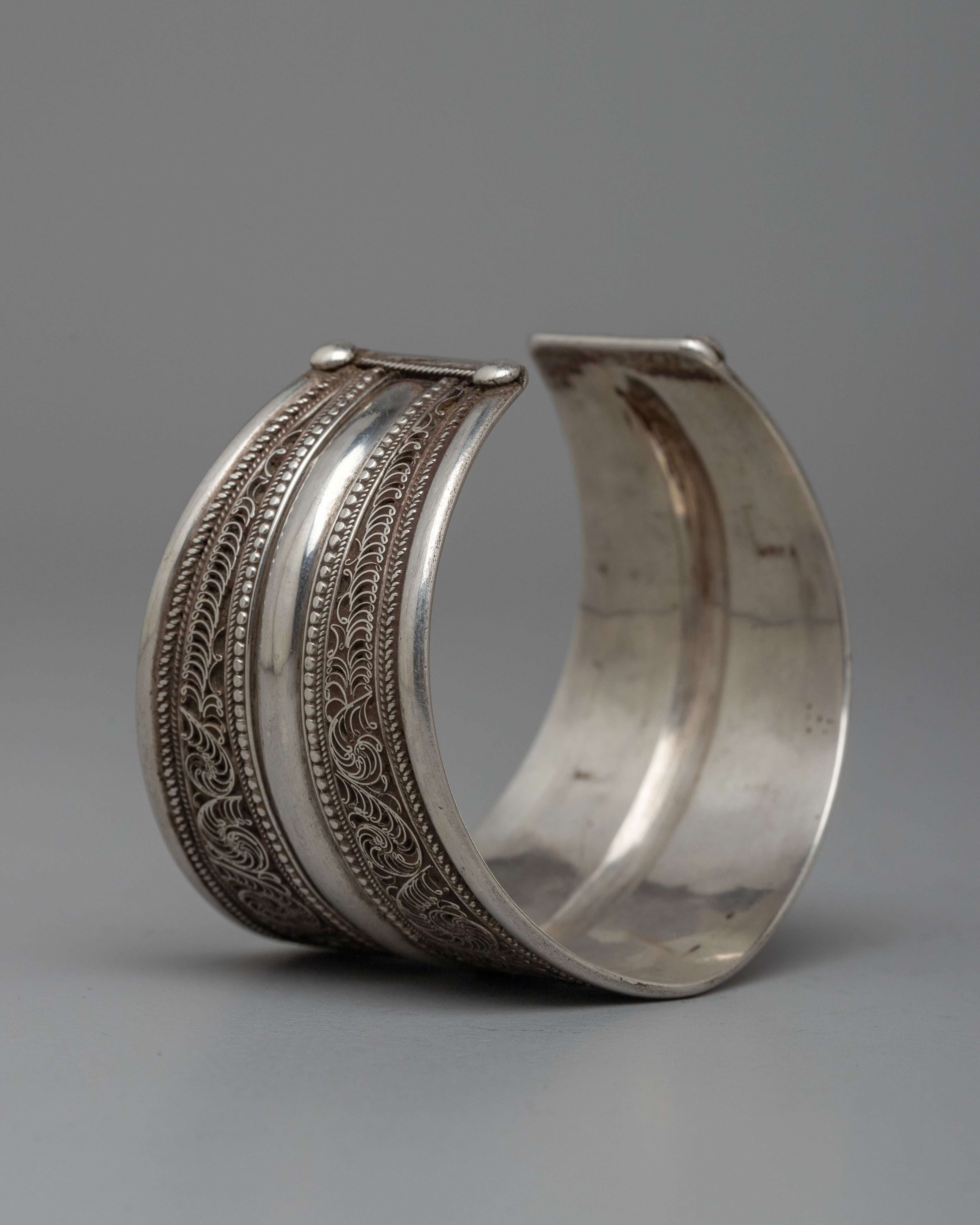 Silver Bracelet and Charm | Ideal for Those Seeking Delicate Adornments