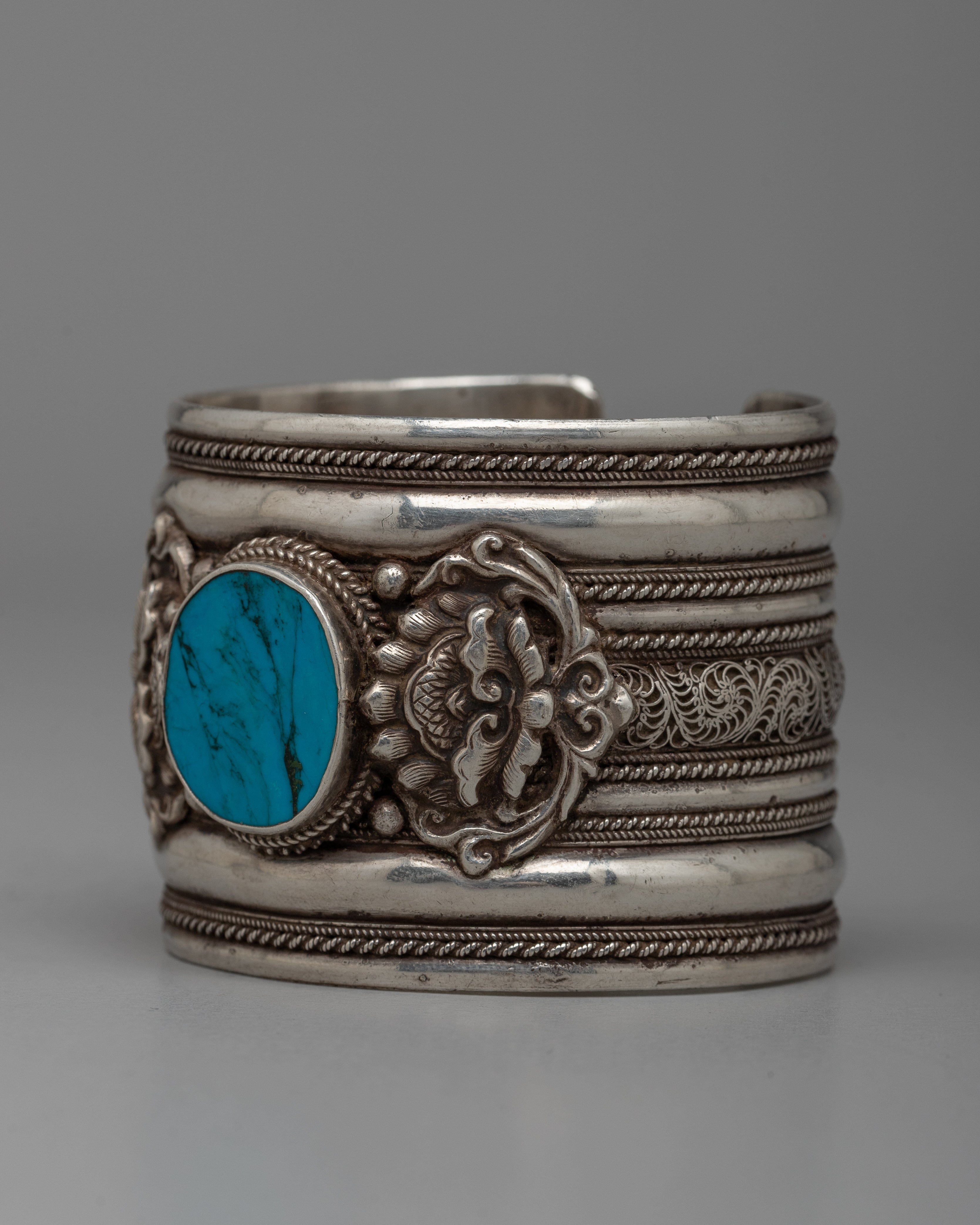 Tibetan Turuqoise Bracelet | Handmade Elegance for Everyday Wear