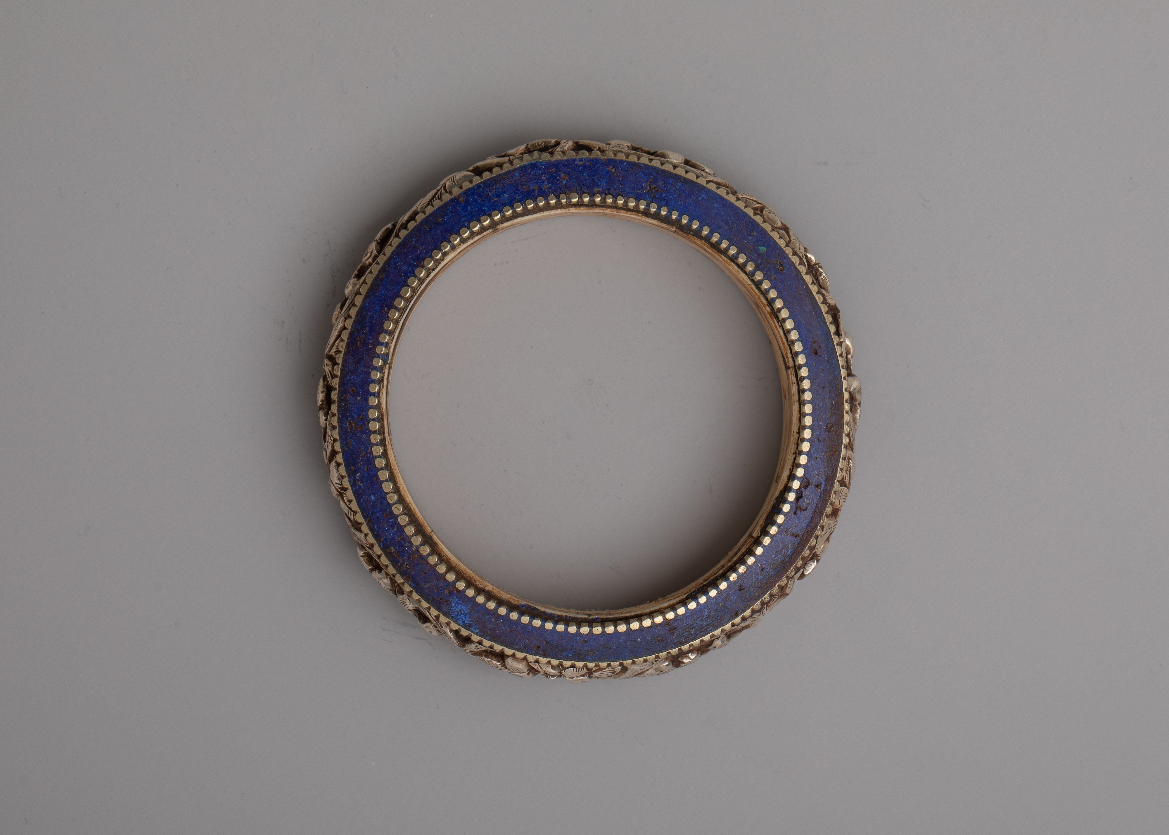 Silver Bangle with Lapis Lazuli | Elegant Fusion of Precious Stone and Exquisite Craftsmanship