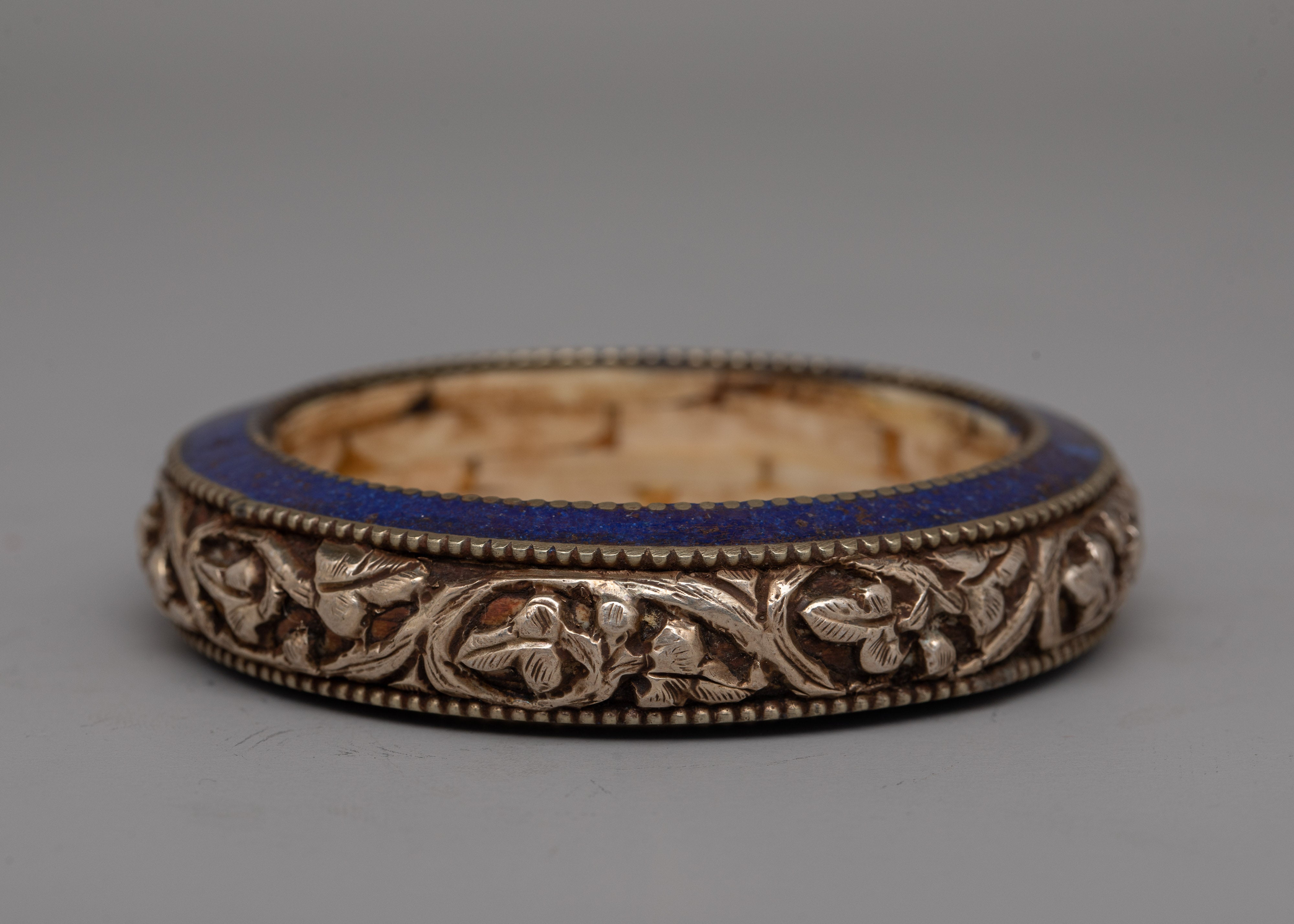 Silver Bangle with Lapis Lazuli | Elegant Fusion of Precious Stone and Exquisite Craftsmanship