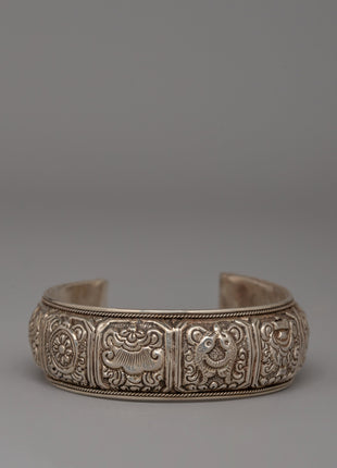 Silver Bracelet Featuring Eight Auspicious Symbols | Buddhist Jewelry