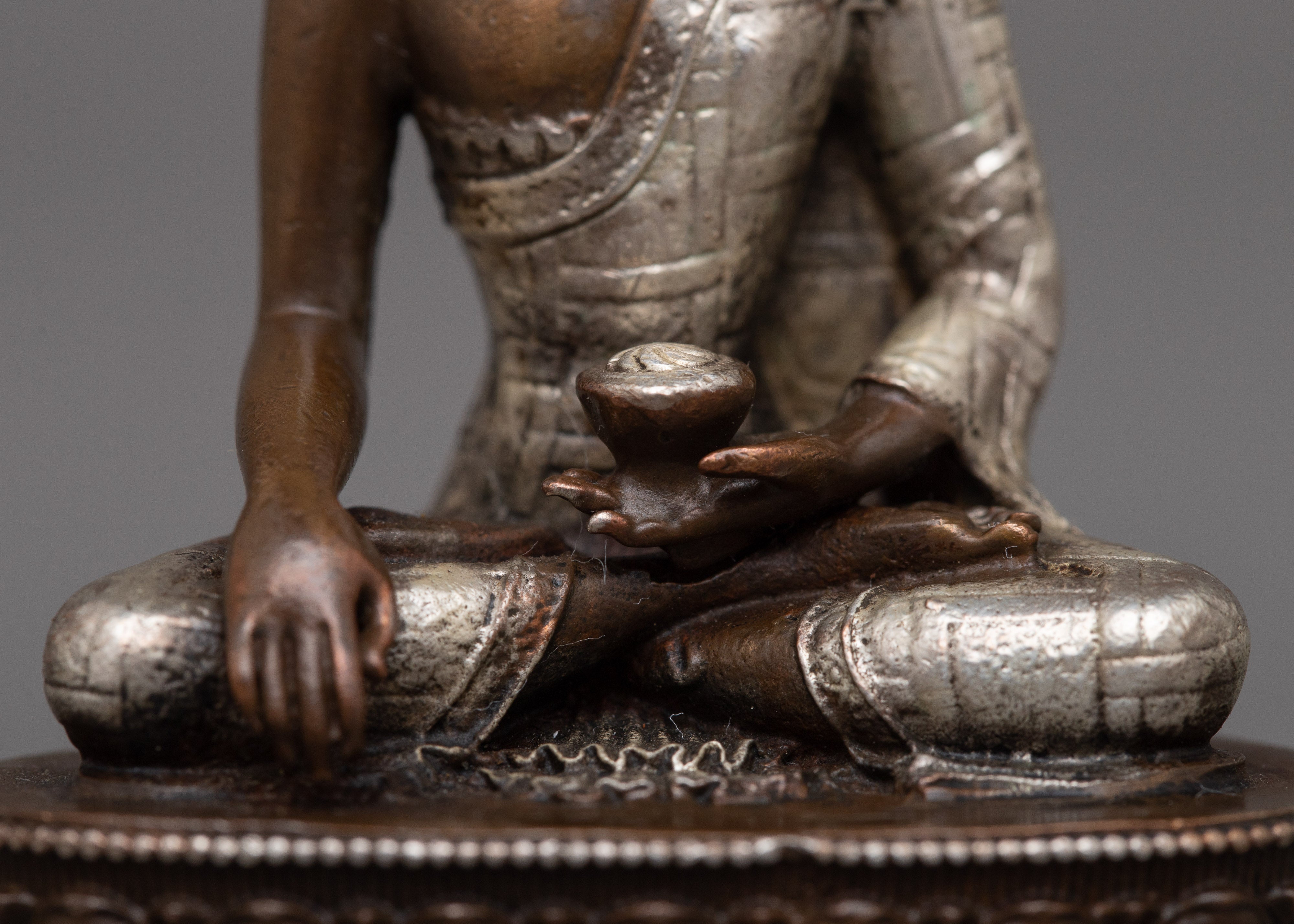Meditating Shakyamuni Buddha Statue | Machine-Made, Crafted from Oxidized Copper