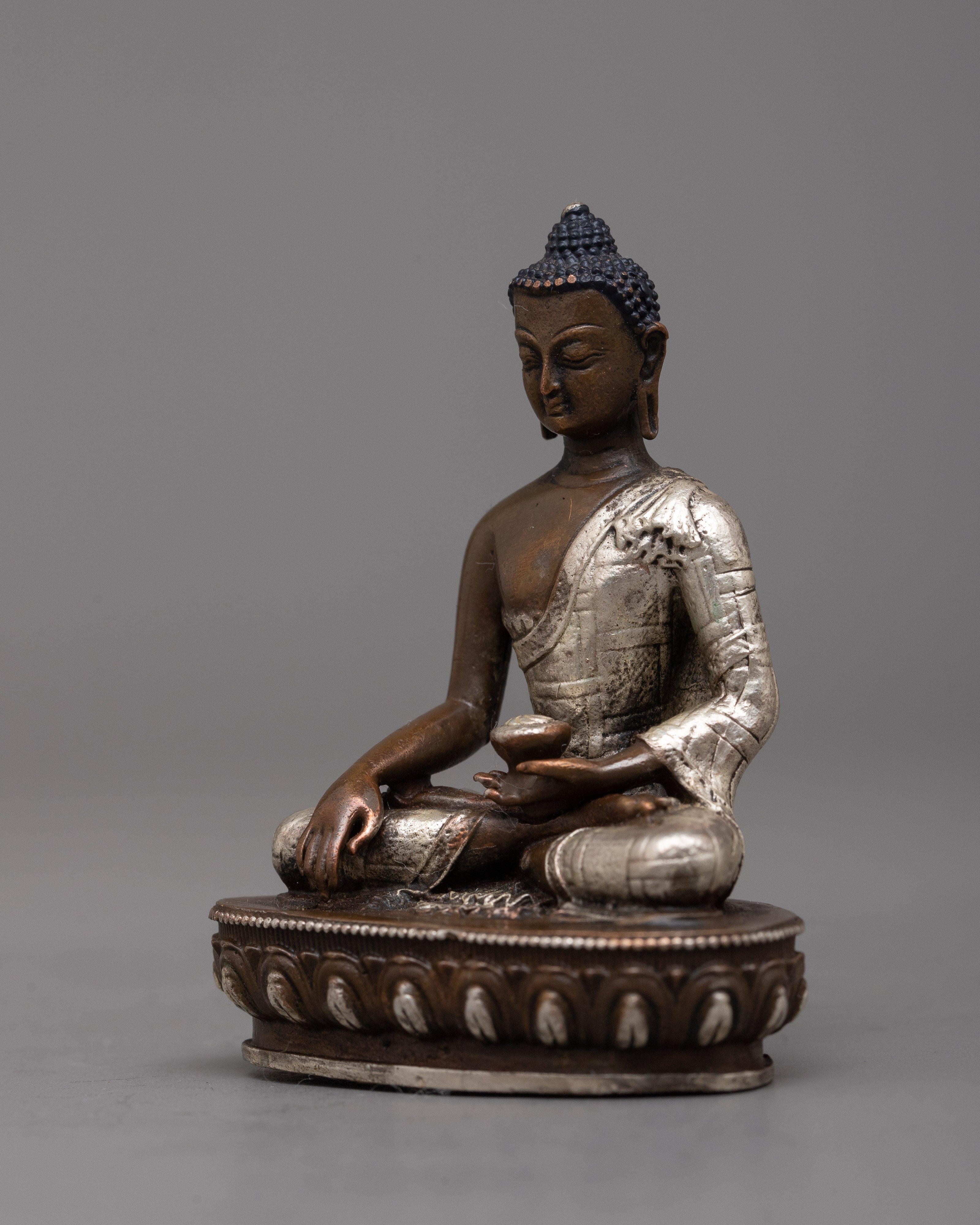 Meditating Shakyamuni Buddha Statue | Machine-Made, Crafted from Oxidized Copper