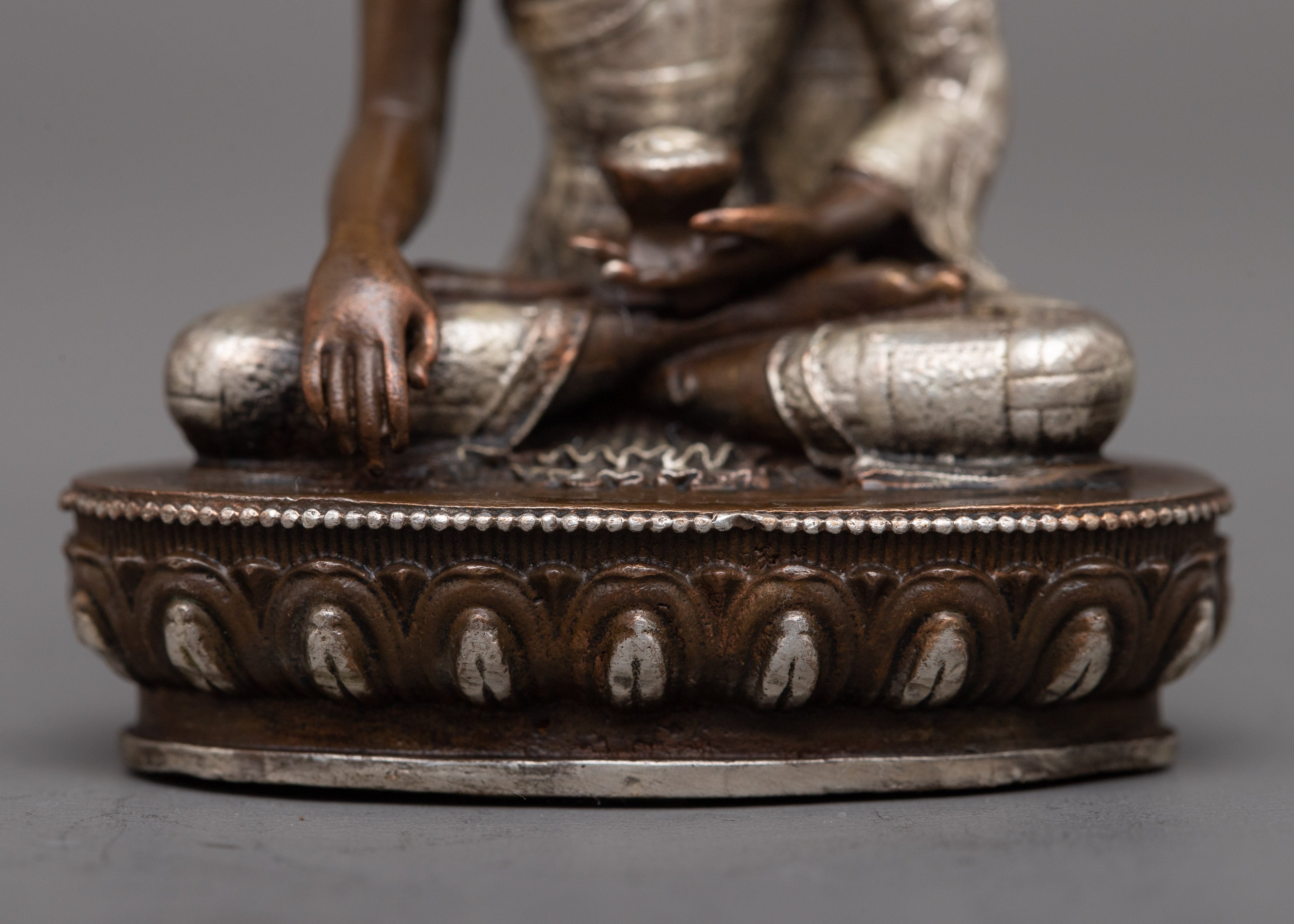 Meditating Shakyamuni Buddha Statue | Machine-Made, Crafted from Oxidized Copper
