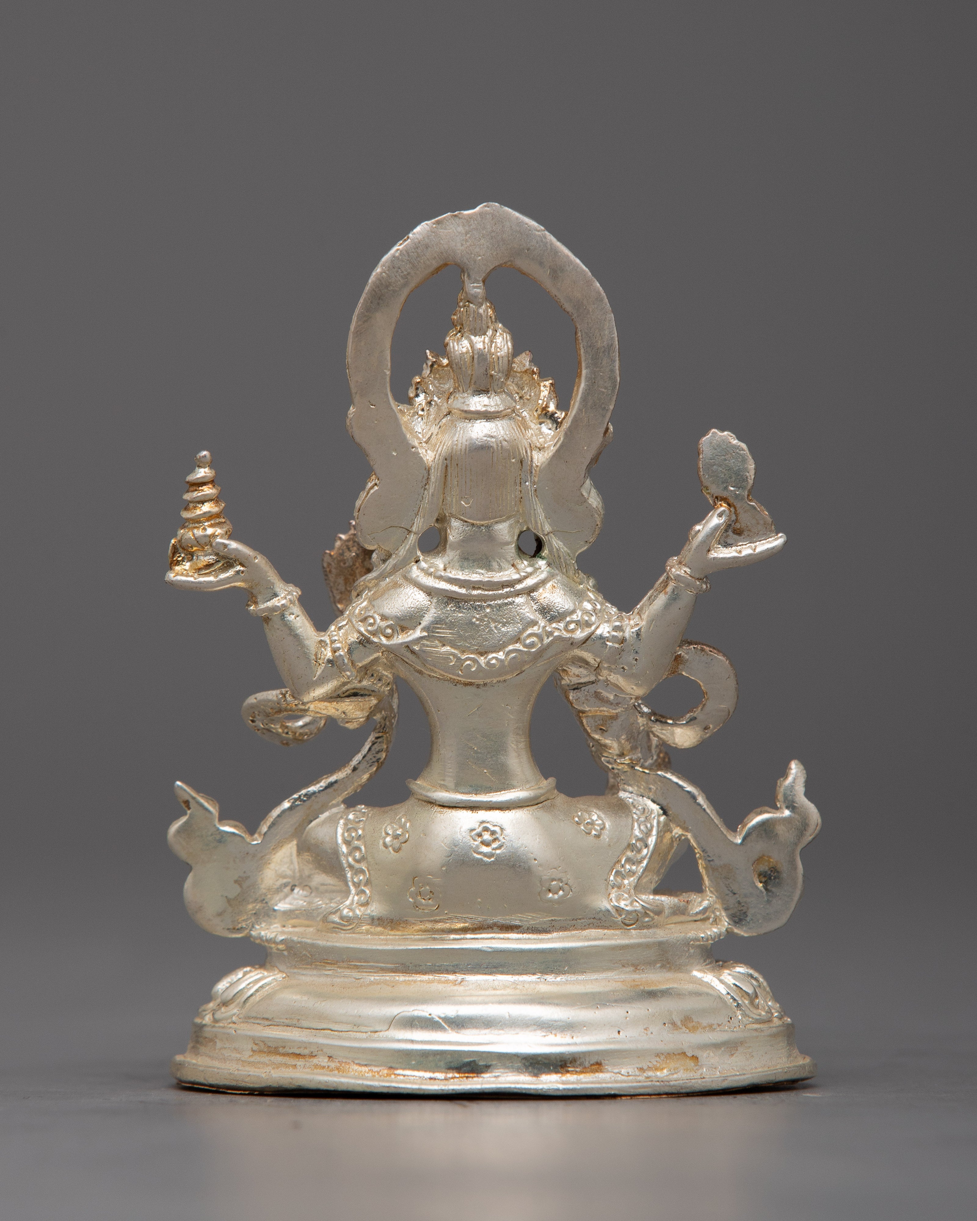 Laxmi Devi Statue | Enhancing the Aura of Prosperity in Your Space