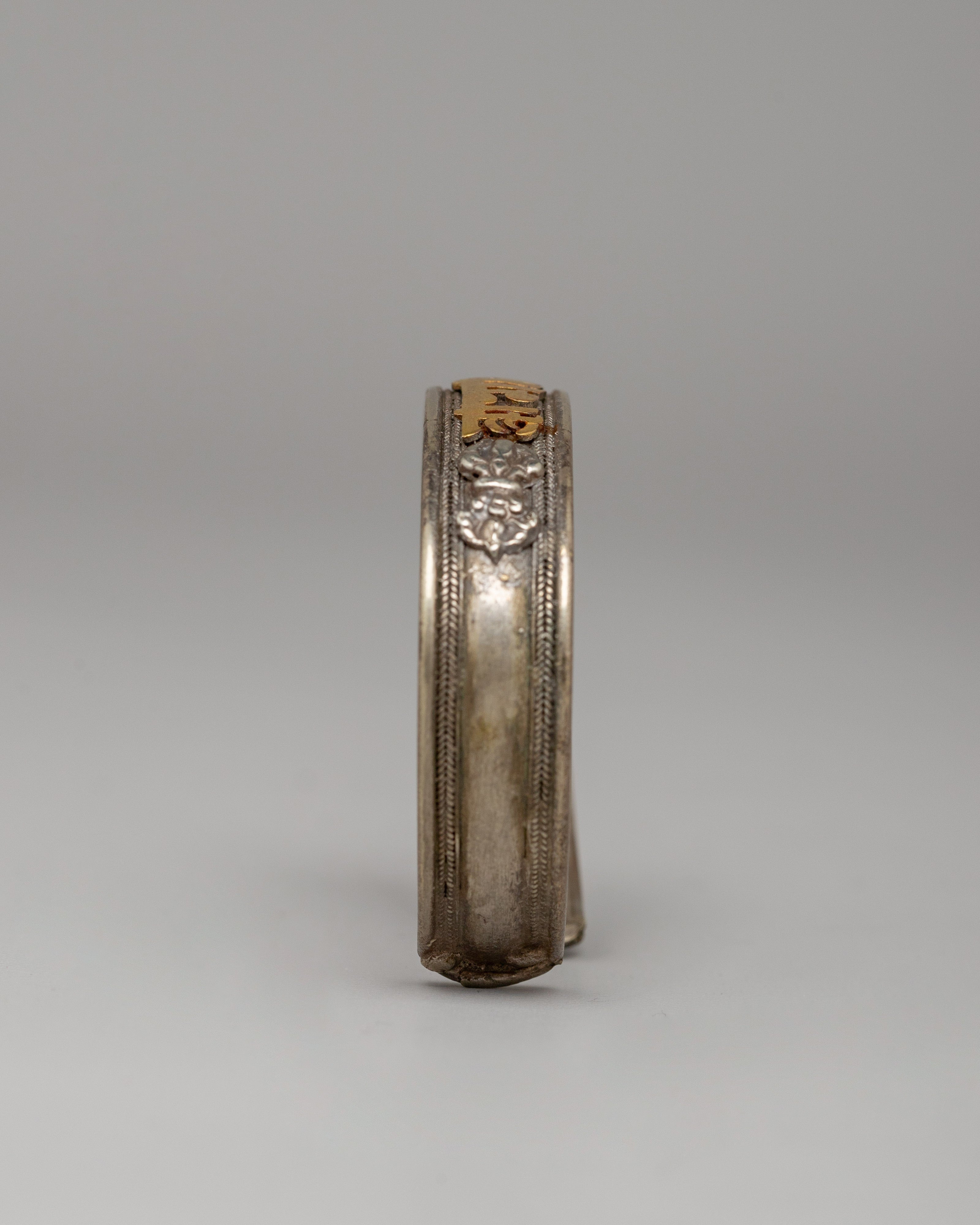 Tibetan Adjustable Charm Bracelet | Perfect Fashion Accessory for Any Outfit