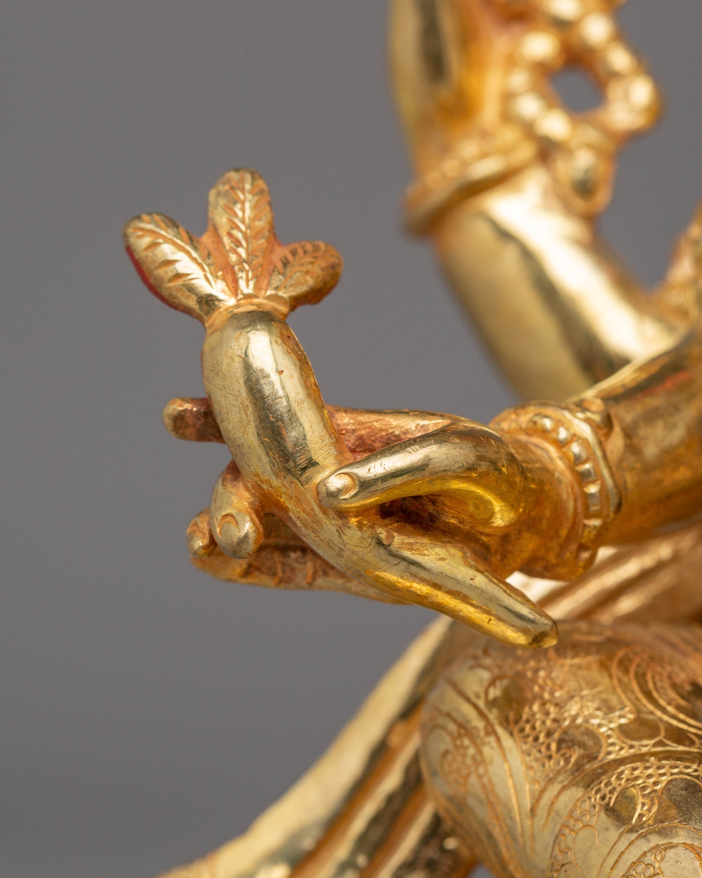 Ganesh Statue : Hindu Deity of Wealth and Wisdom