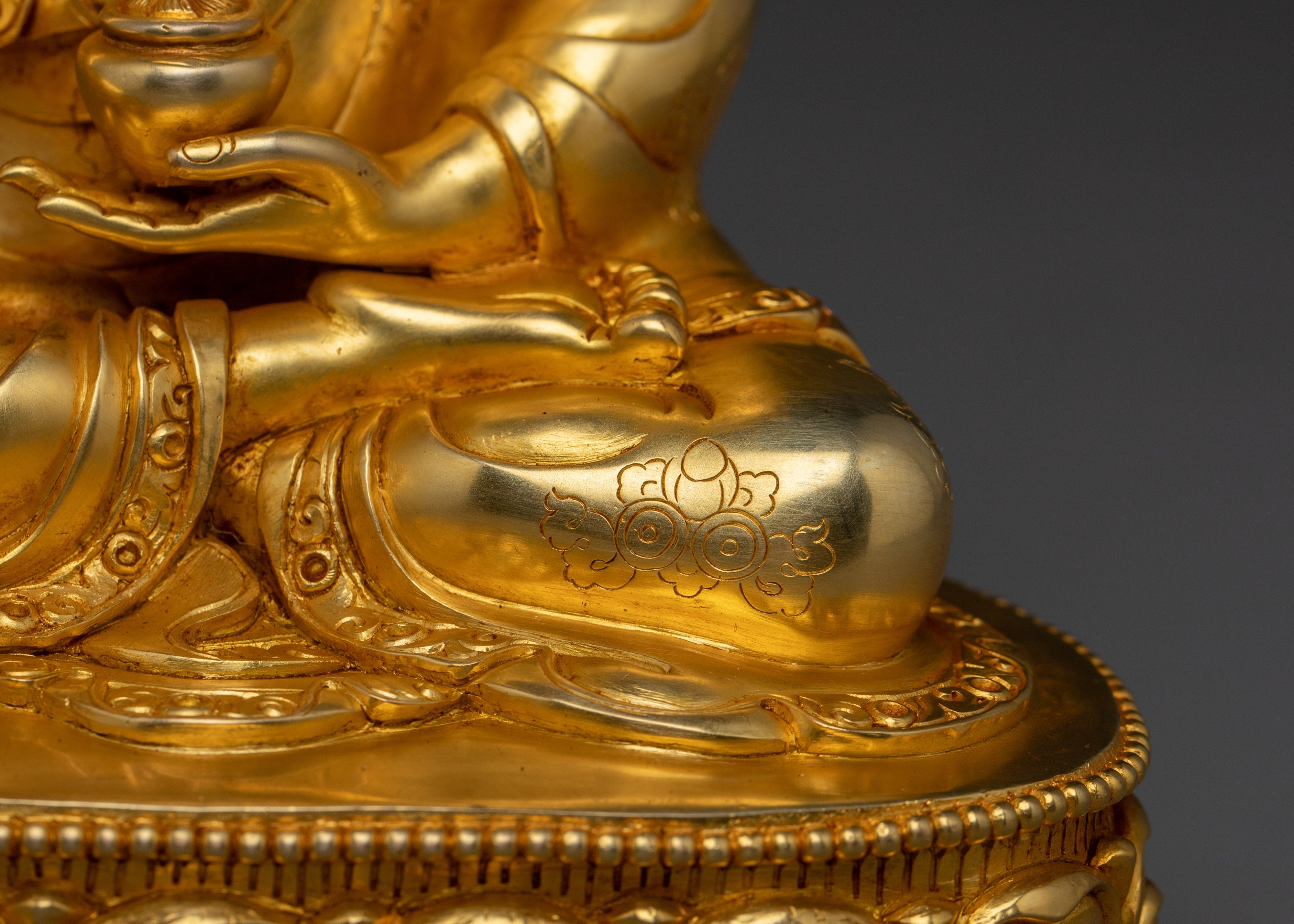 Enlightened Shakyamuni Buddha Golden Statue | The Sage of Shakyas