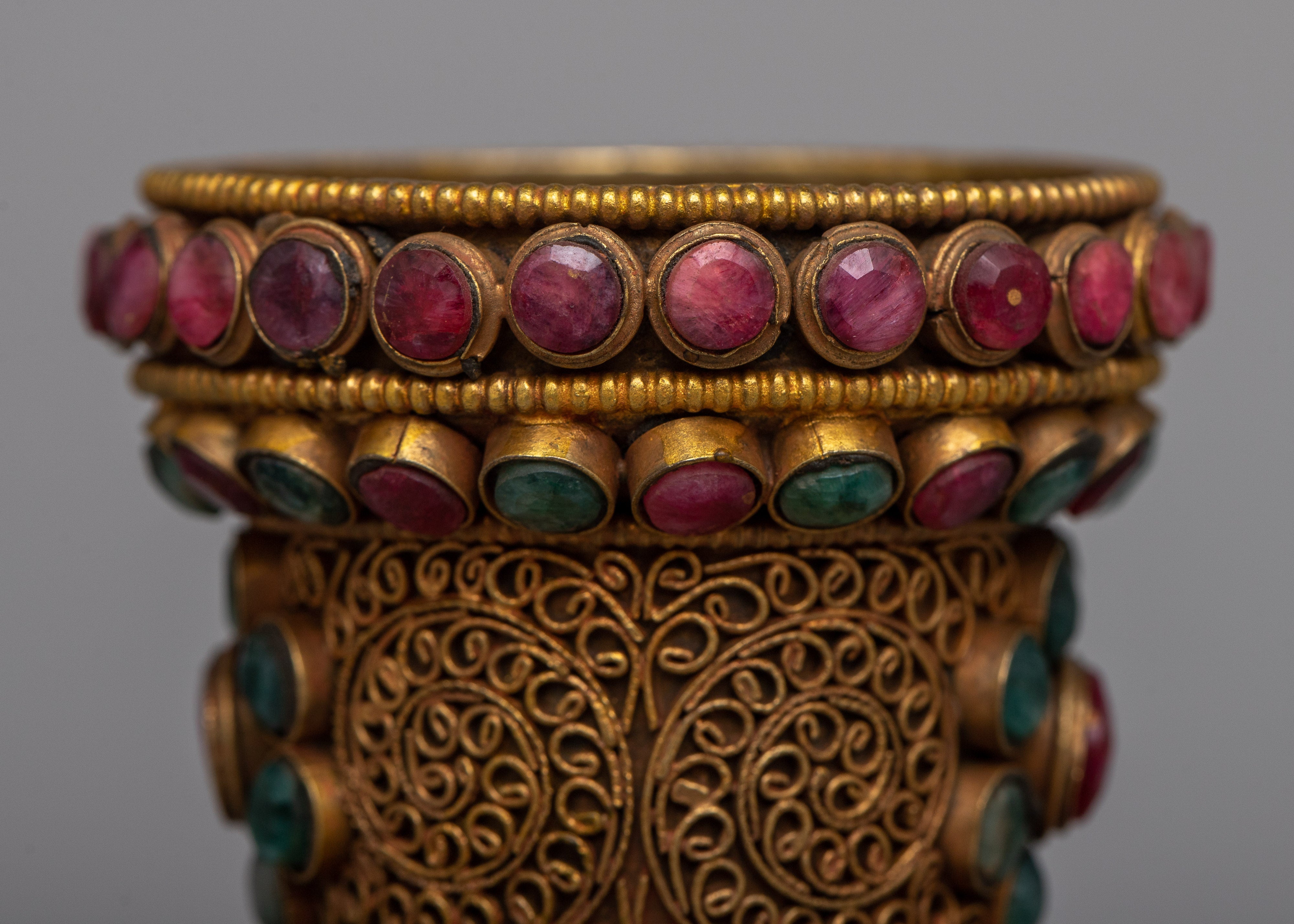 Tibetan Gold Fower Vase Set | Elevating Floral Arrangements with Grace