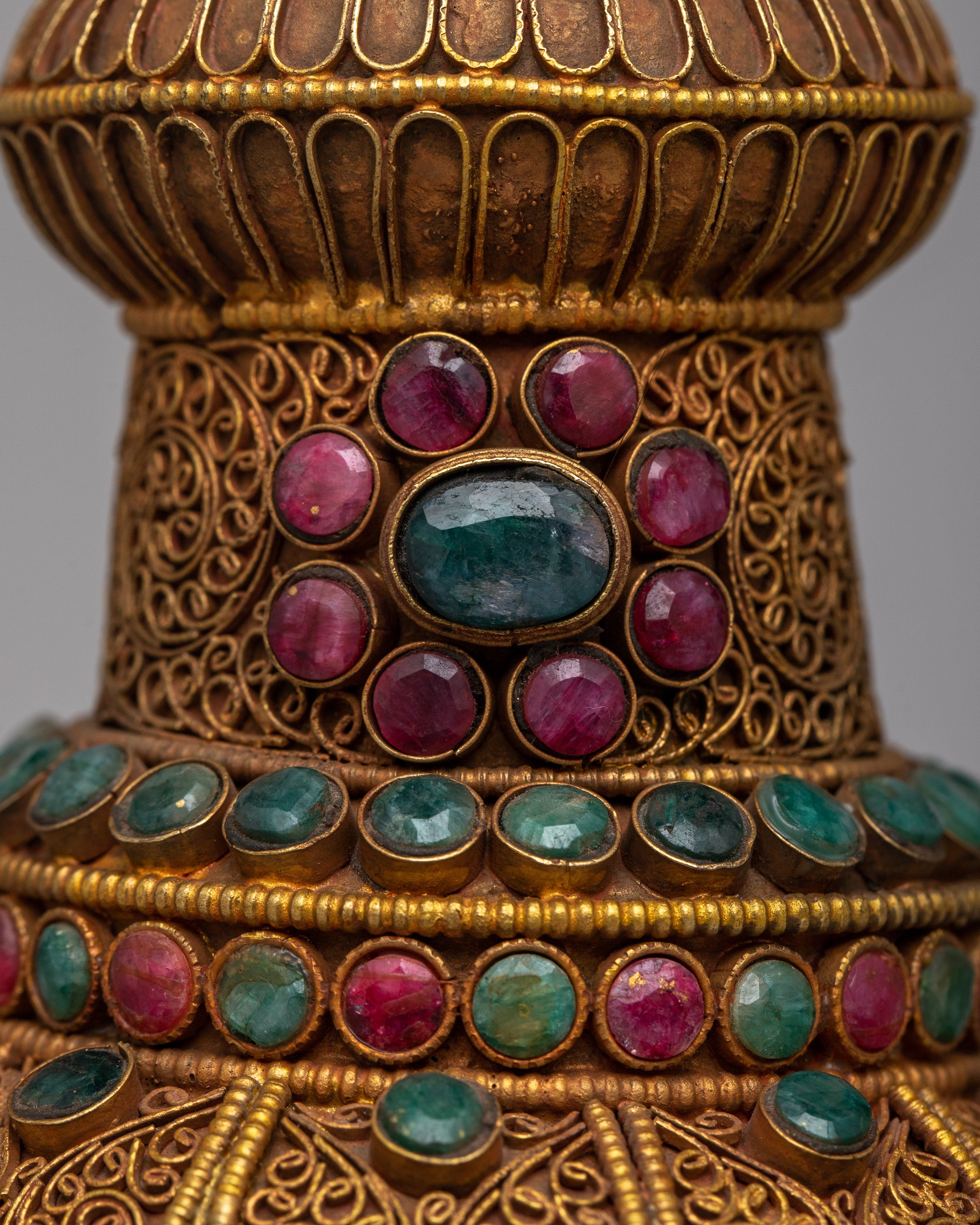 Tibetan Gold Fower Vase Set | Elevating Floral Arrangements with Grace