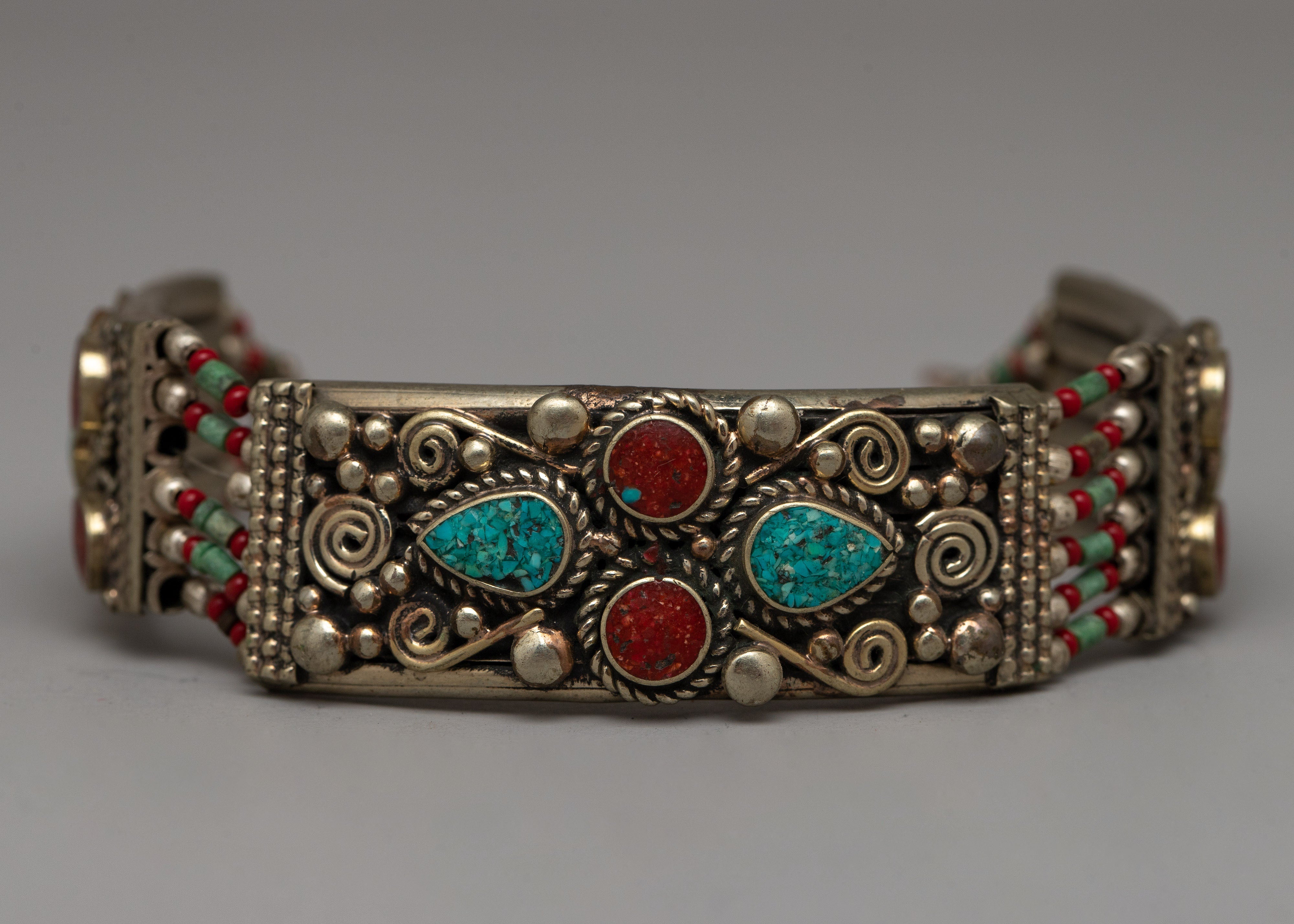 White Metal Bracelet | Stylish Accessory Infused with Sophistication and Versatility
