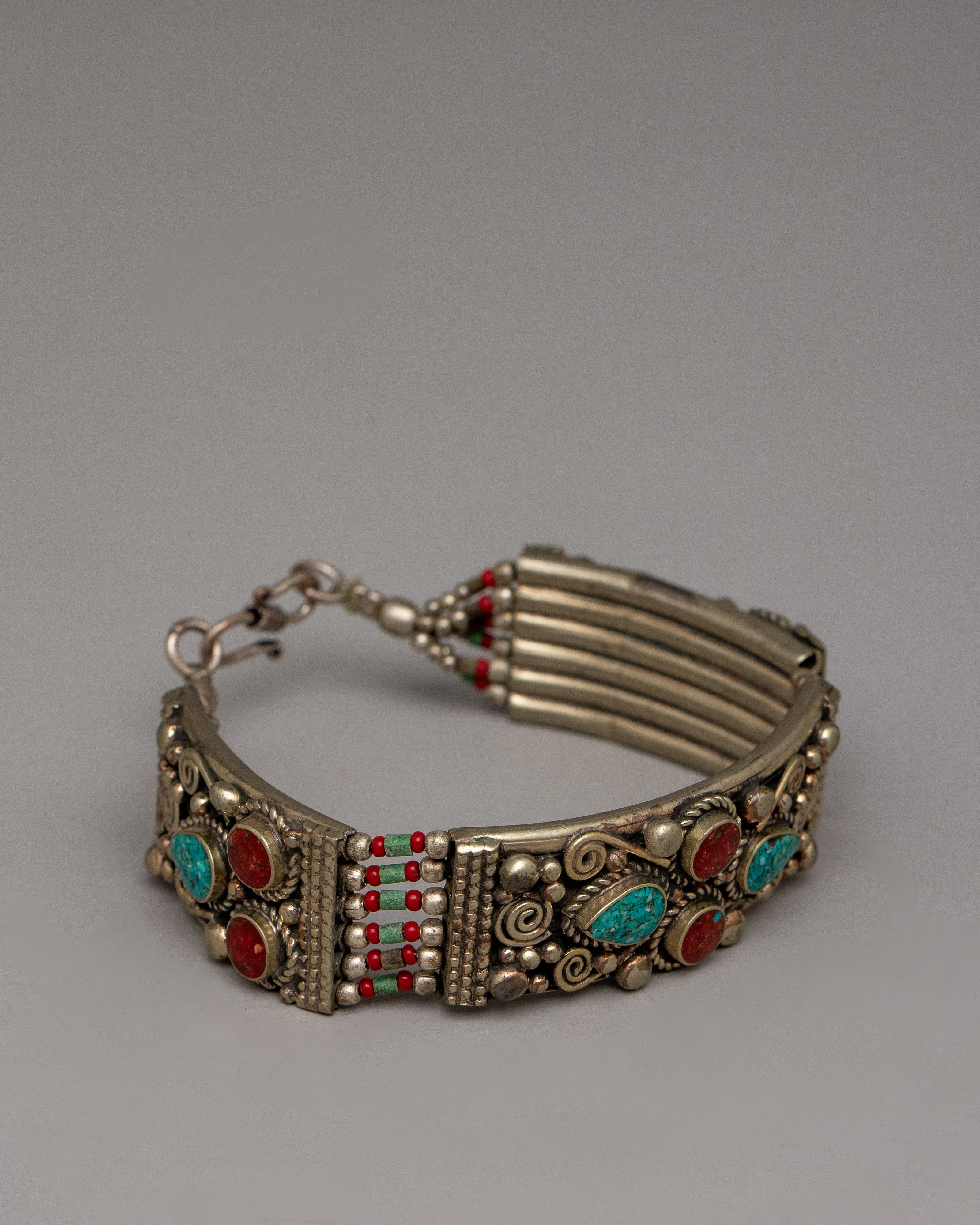 White Metal Bracelet | Stylish Accessory Infused with Sophistication and Versatility