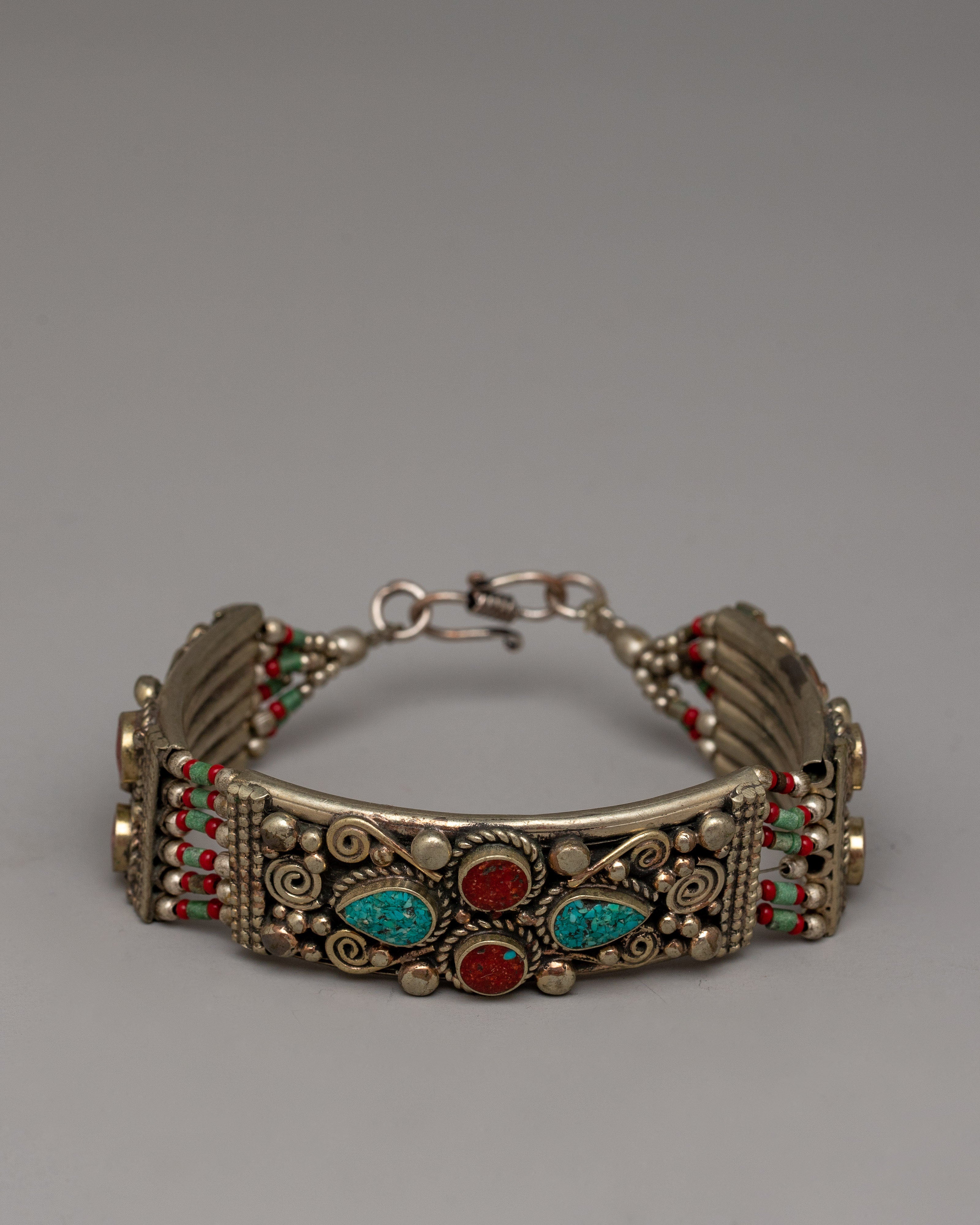 White Metal Bracelet | Stylish Accessory Infused with Sophistication and Versatility