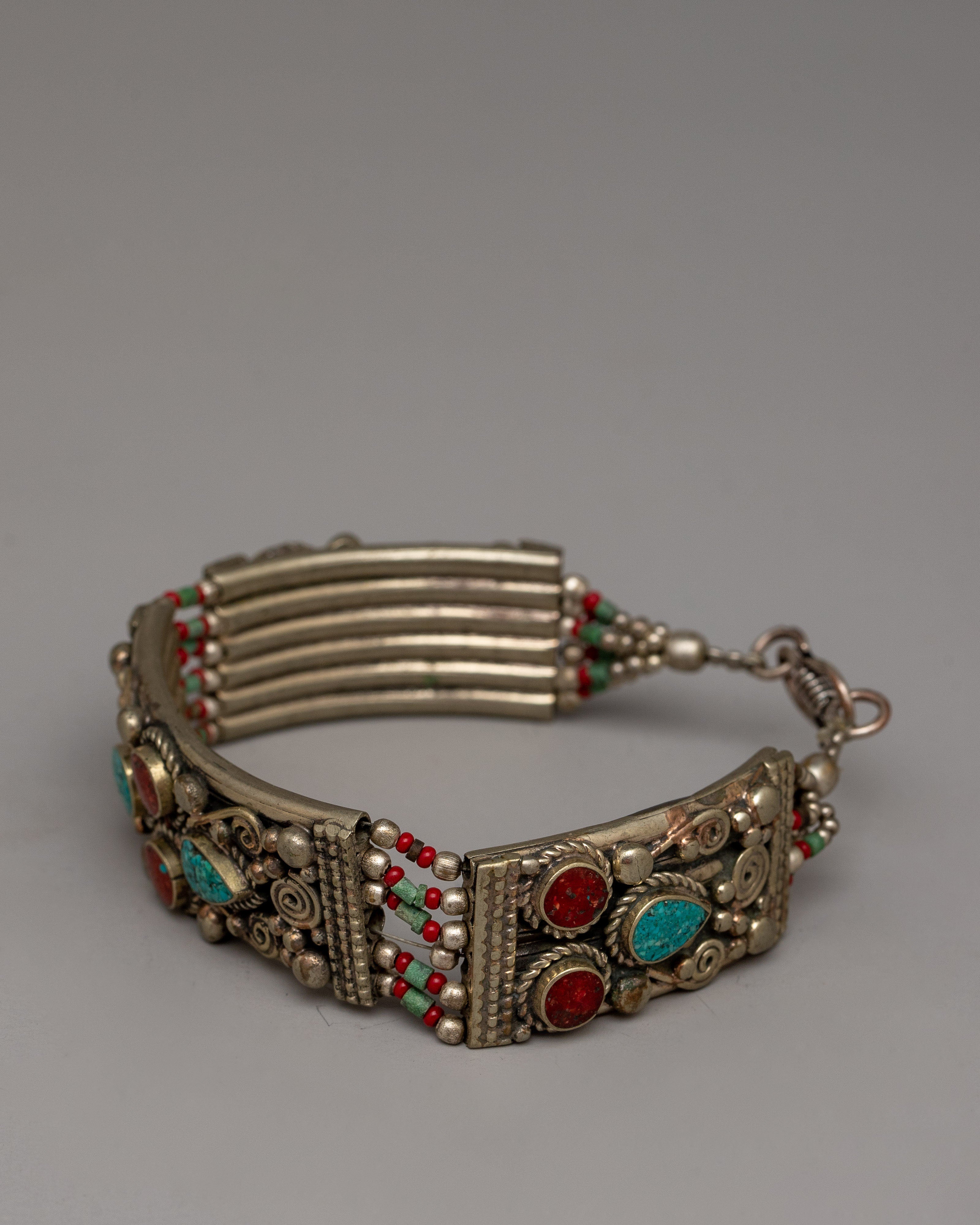White Metal Bracelet | Stylish Accessory Infused with Sophistication and Versatility